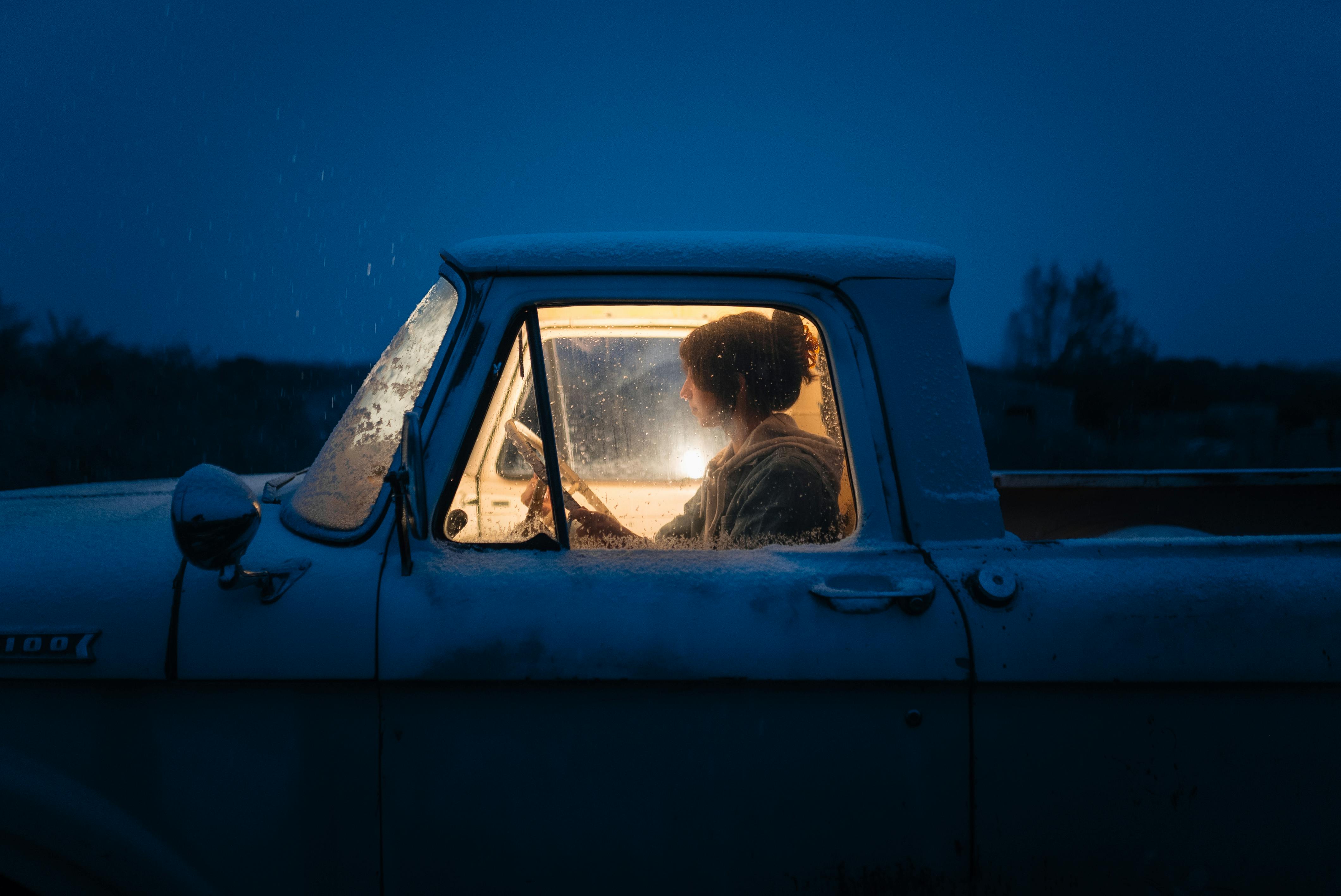 A woman driving | Source: Pexels