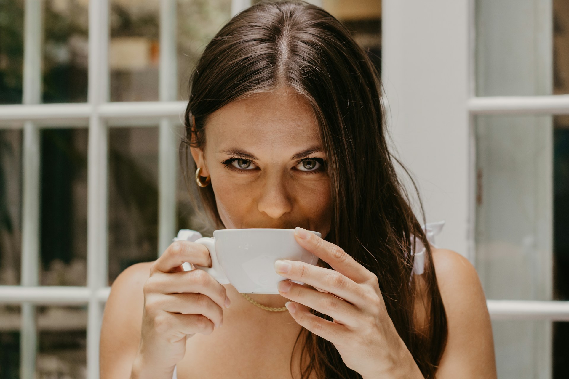 A woman drinking a cup of coffee | Source: Unsplash