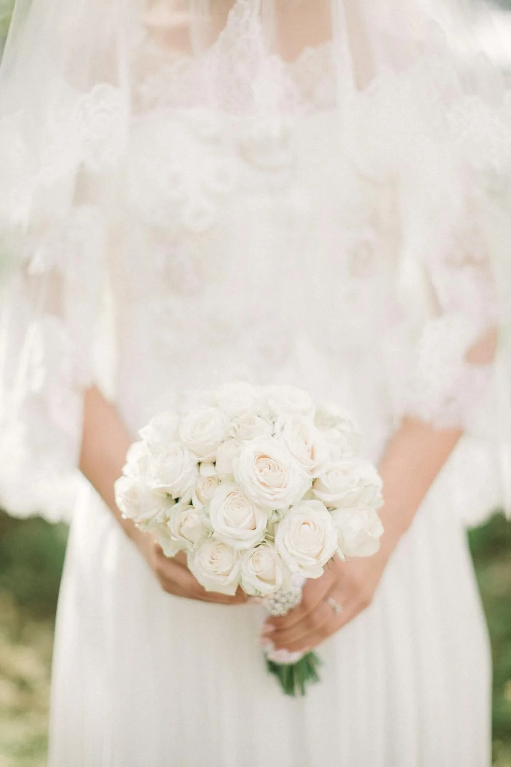 A bride holding her bouquet | Source: Pexels