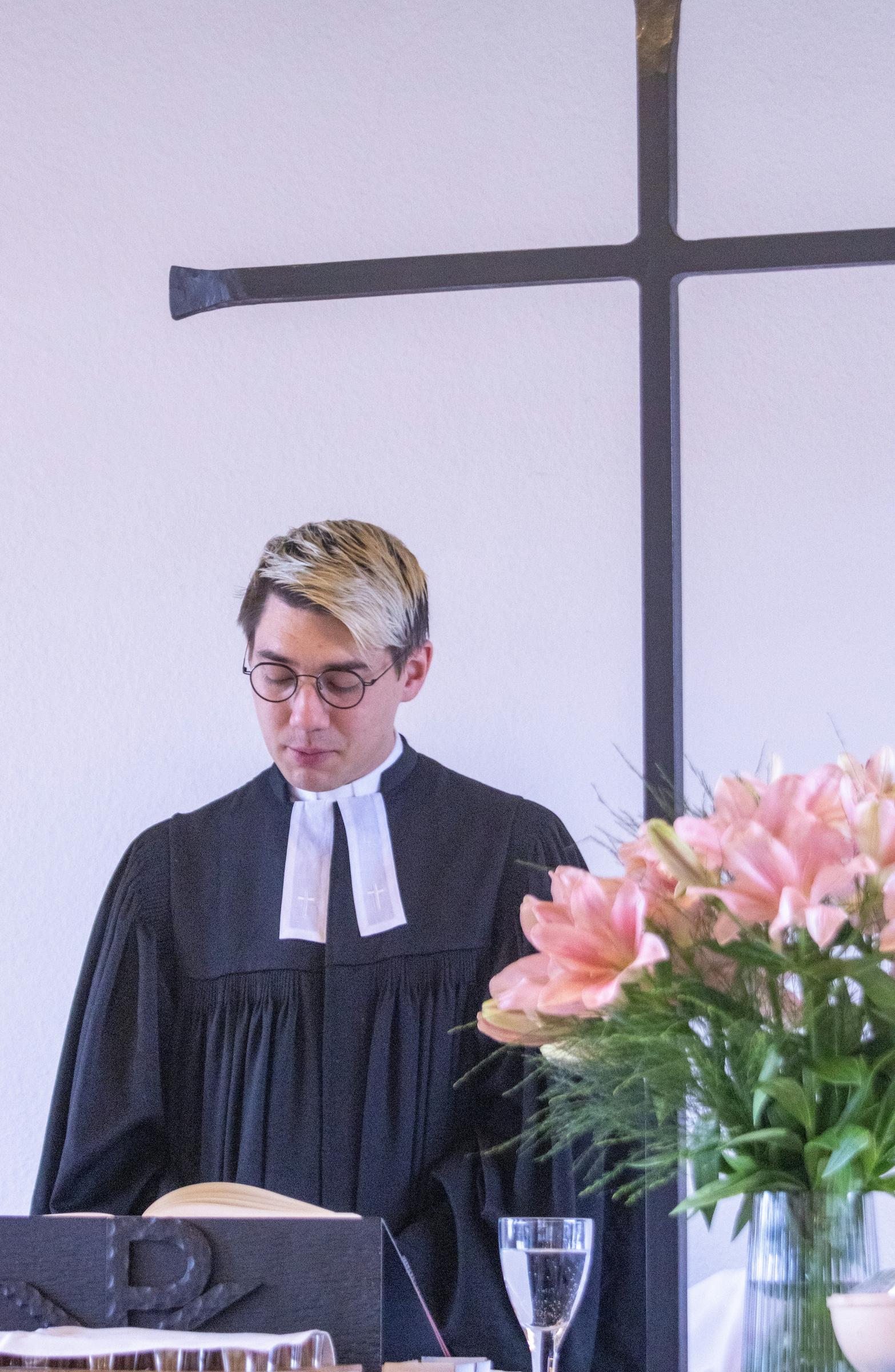 Lawyer standing infront of a room | Source: Unsplash