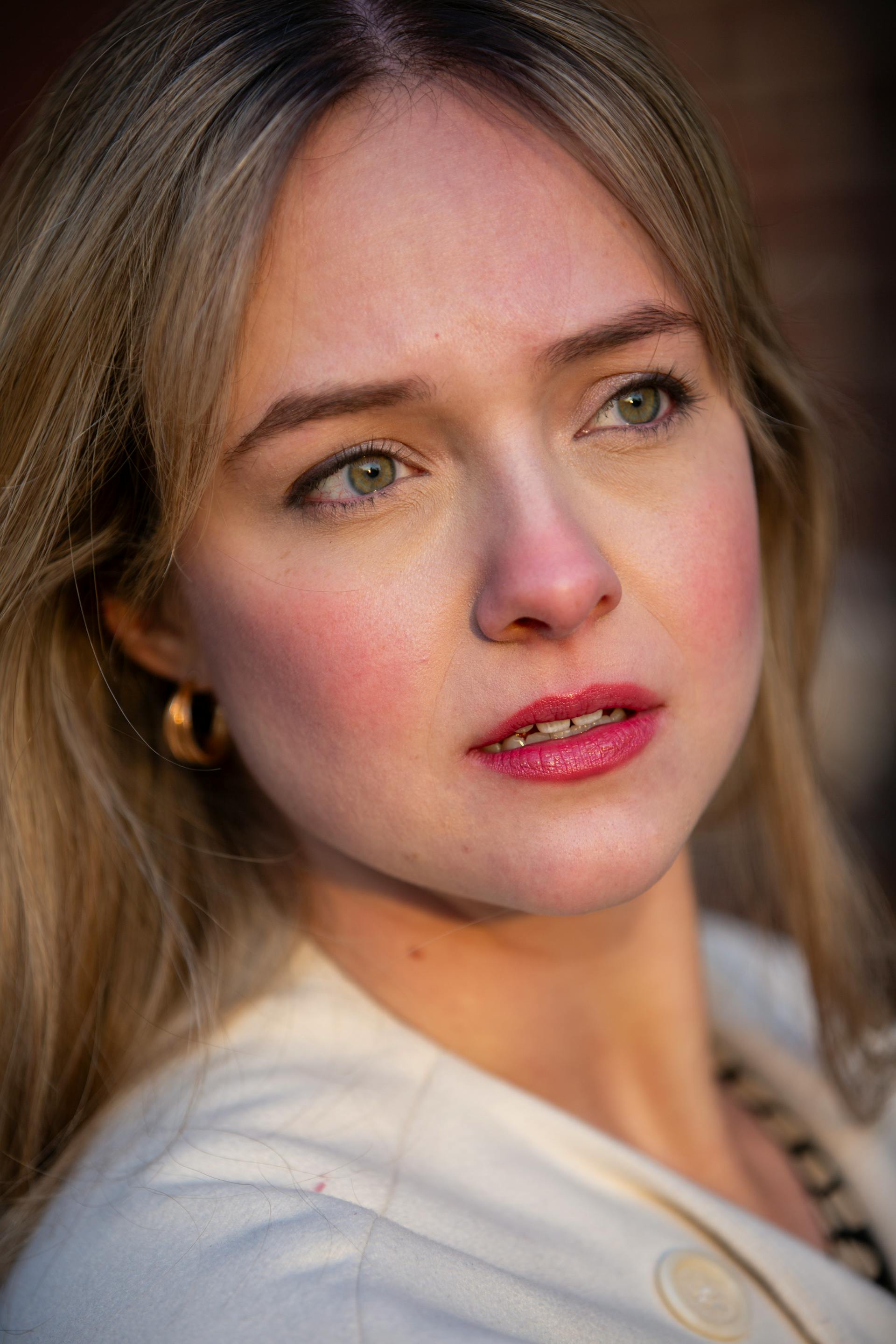 Expressive portrait of a thoughtful woman | Source: Pexels