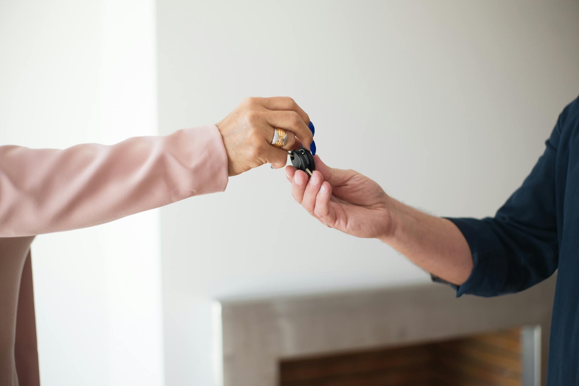 A person giving their car key to a man | Source: Pexels