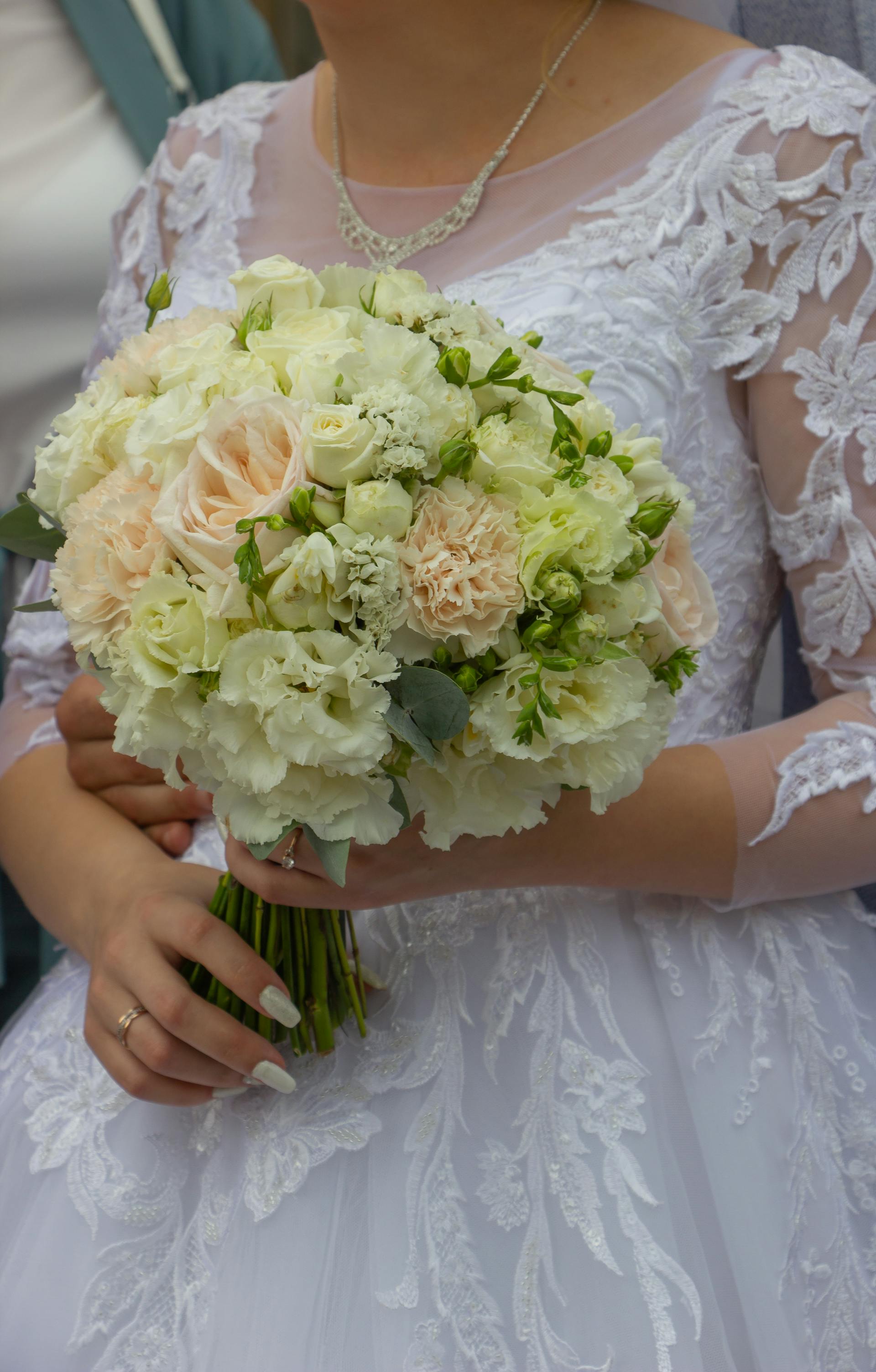 A bride holding a bouquet | Source: Pexels