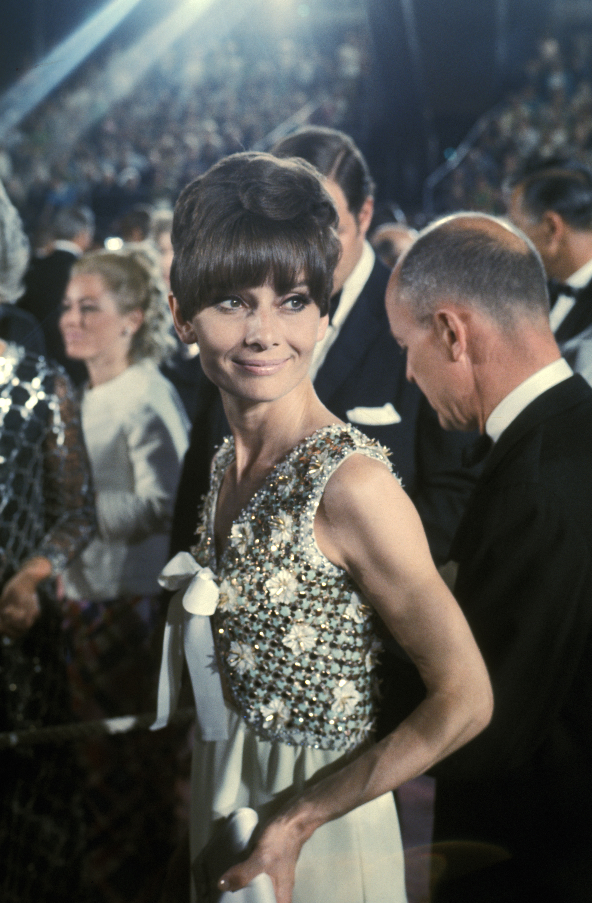Audrey Hepburn at the Dorothy Chandler Pavilion in Los Angeles, California for the 47th Annual Academy Awards on April 8, 1975. | Source: Getty Images