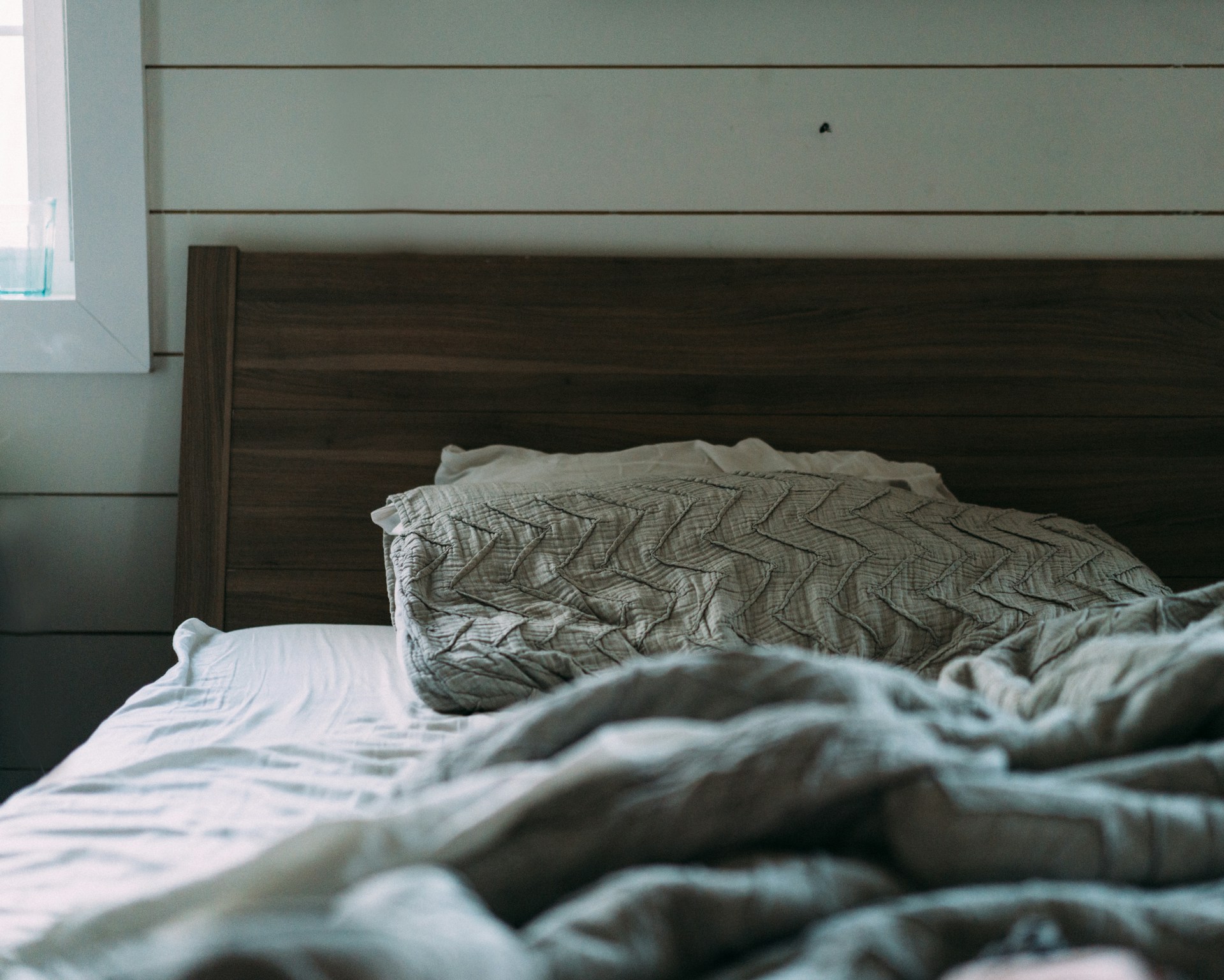 An empty side of the bed | Source: Unsplash