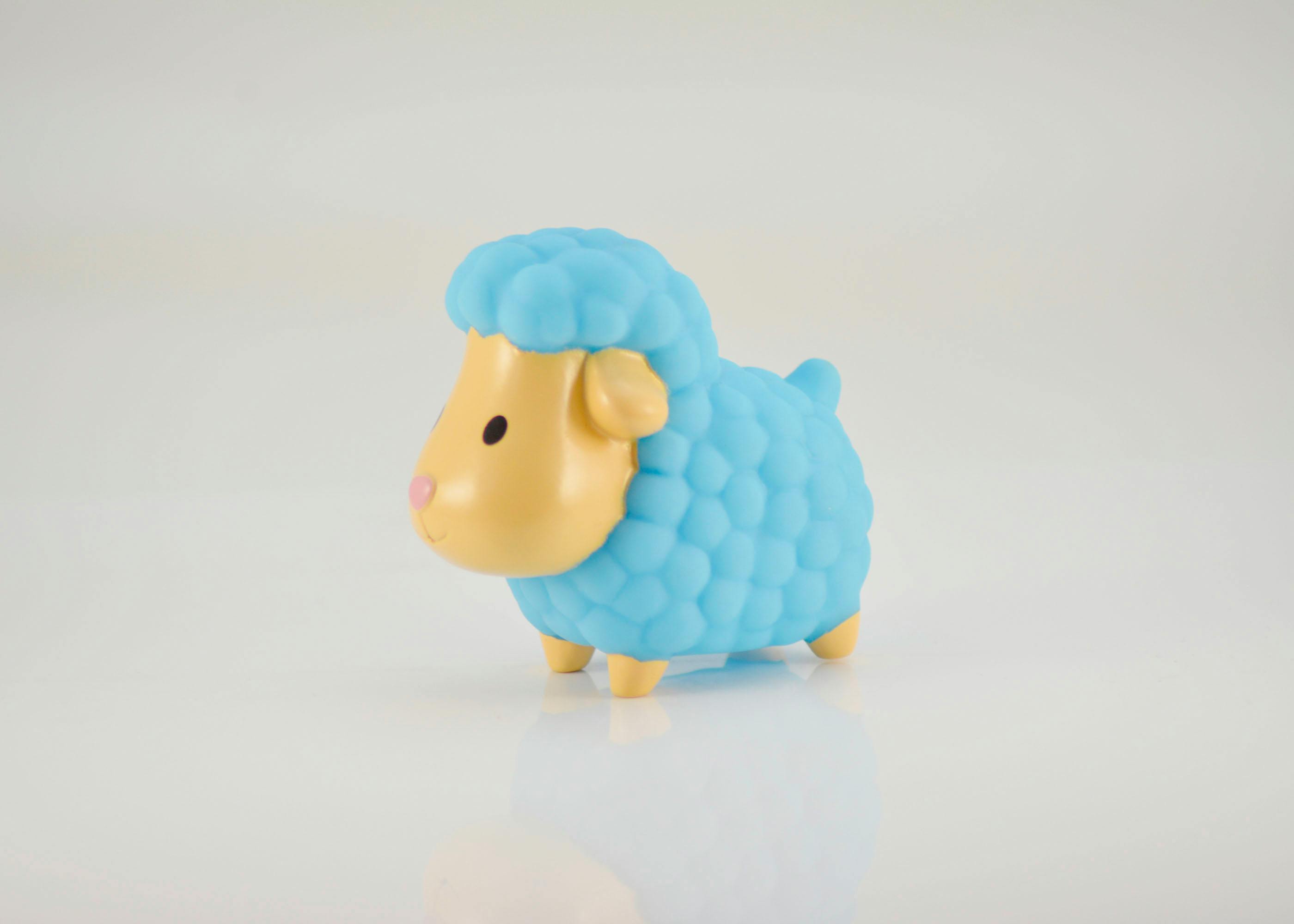 A small sheep figurine | Source: Pexels