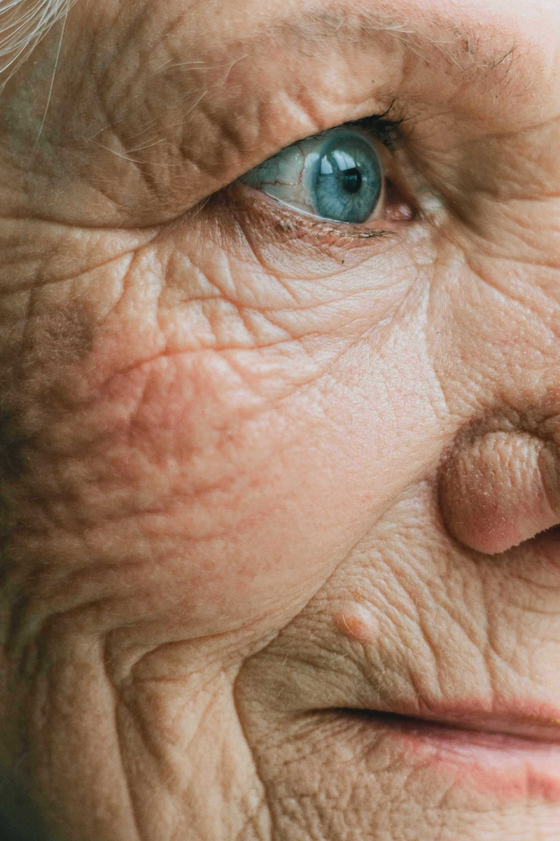 A stunned woman | Source: Pexels