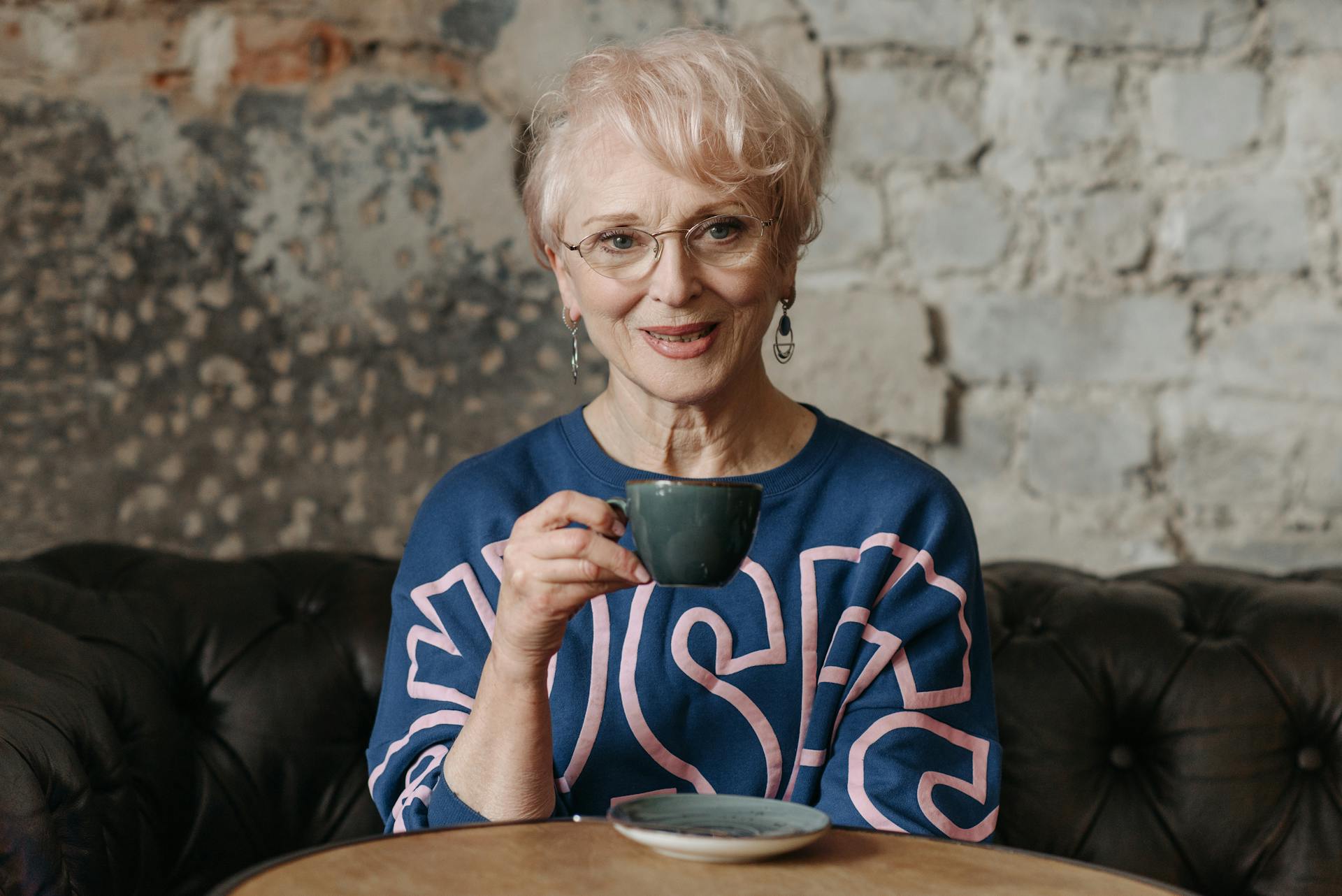 A senior woman holding a cup of tea | Source: Pexels