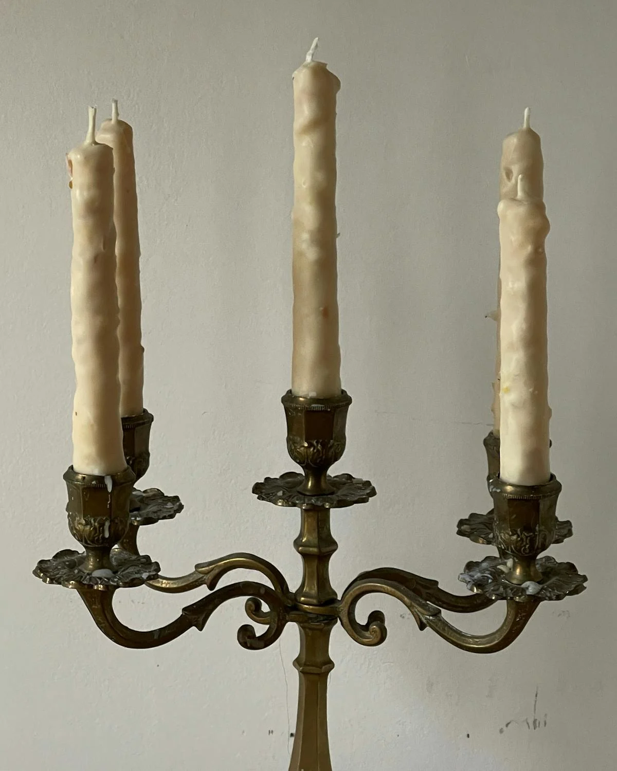 An antique candelabra | Source: Pexels