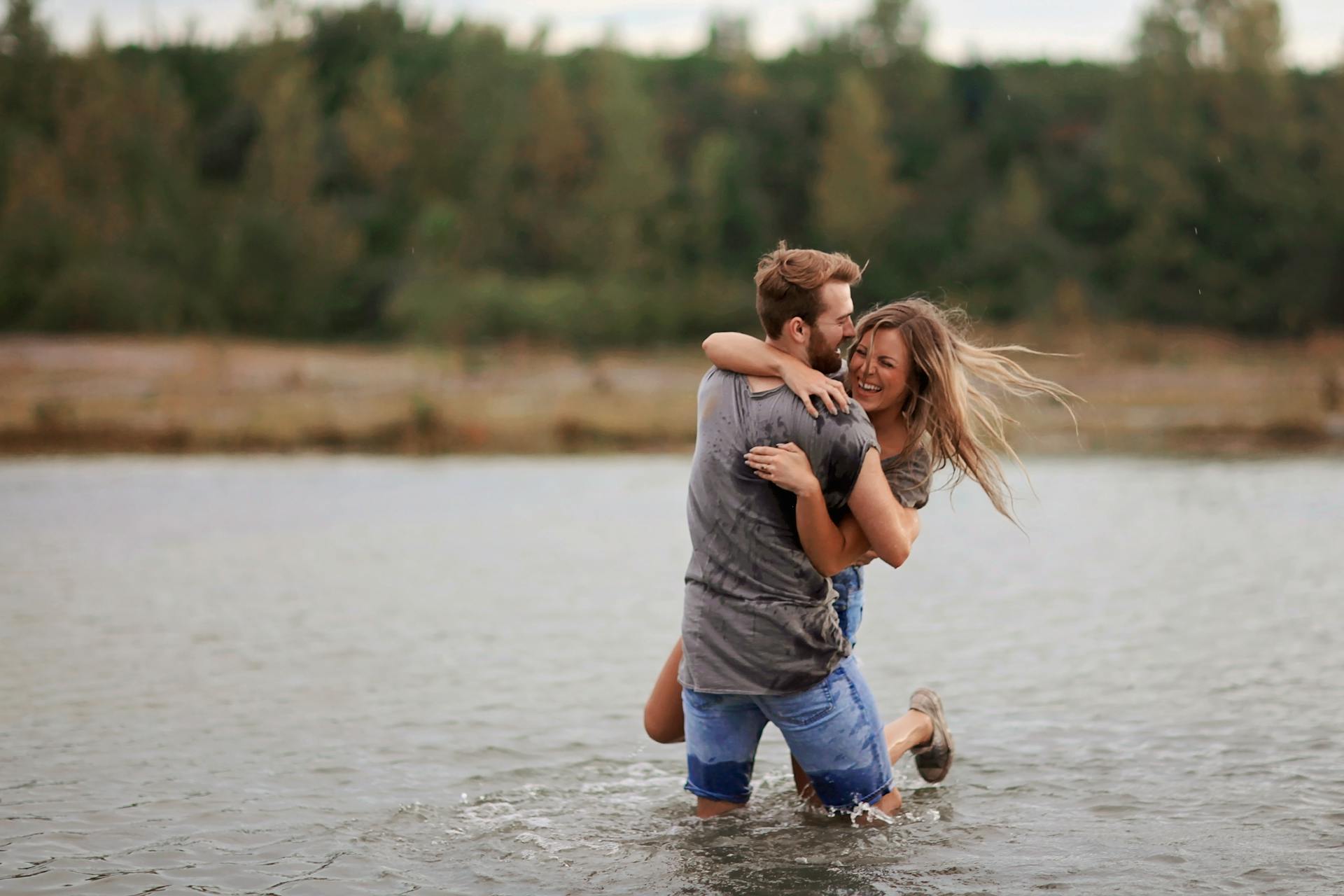 A couple having fun | Source: Pexels