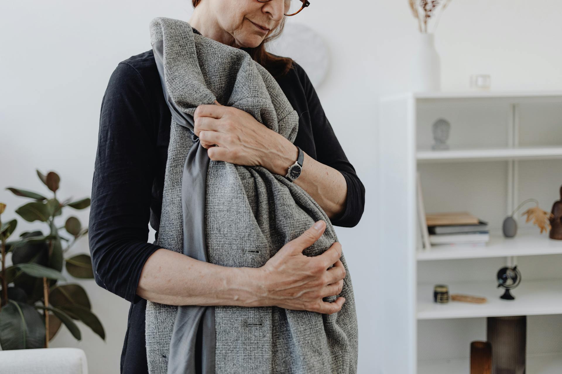 An older woman embracing her coat | Source: Pexels