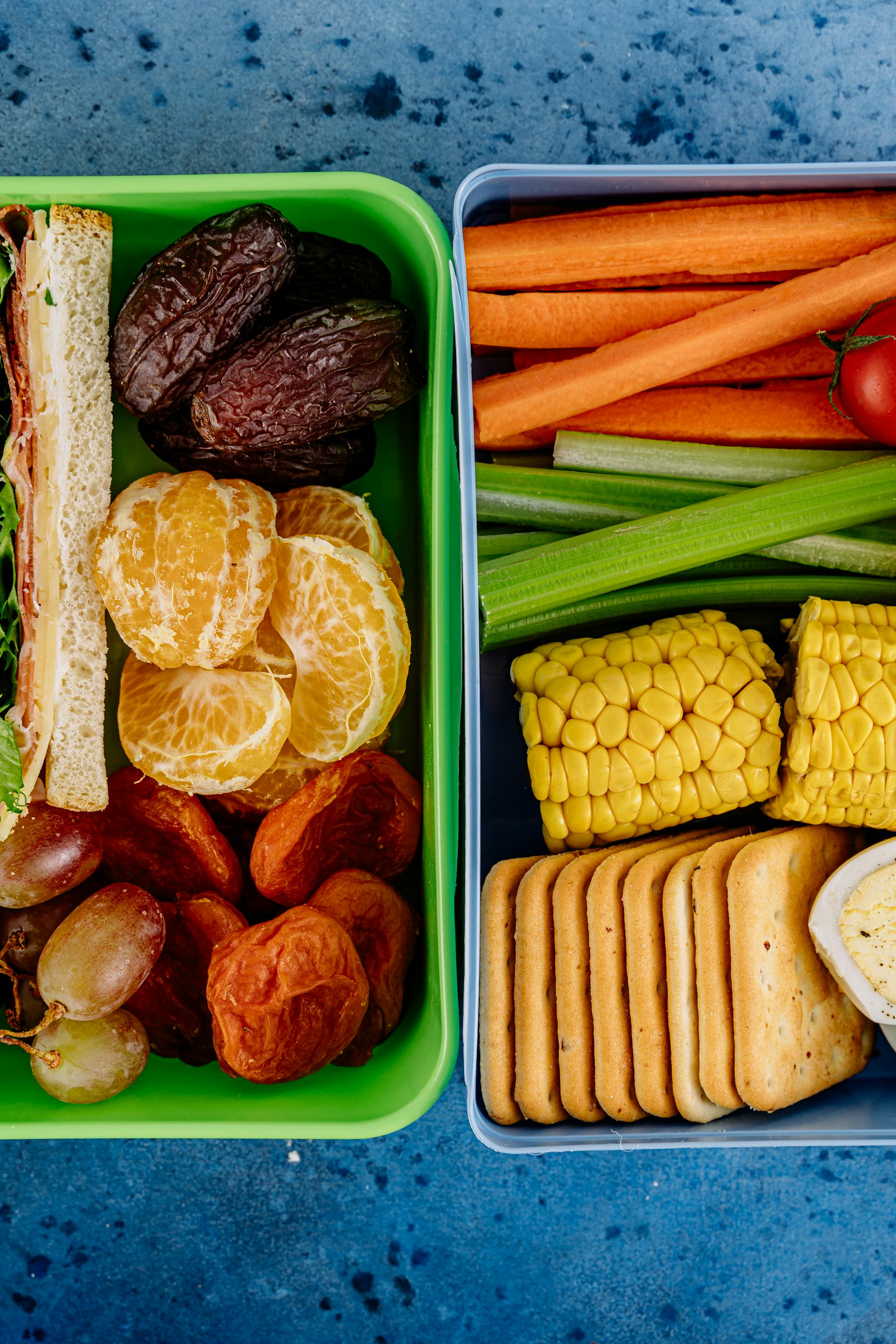 A close-up shot of lunch boxes | Source: Pexels