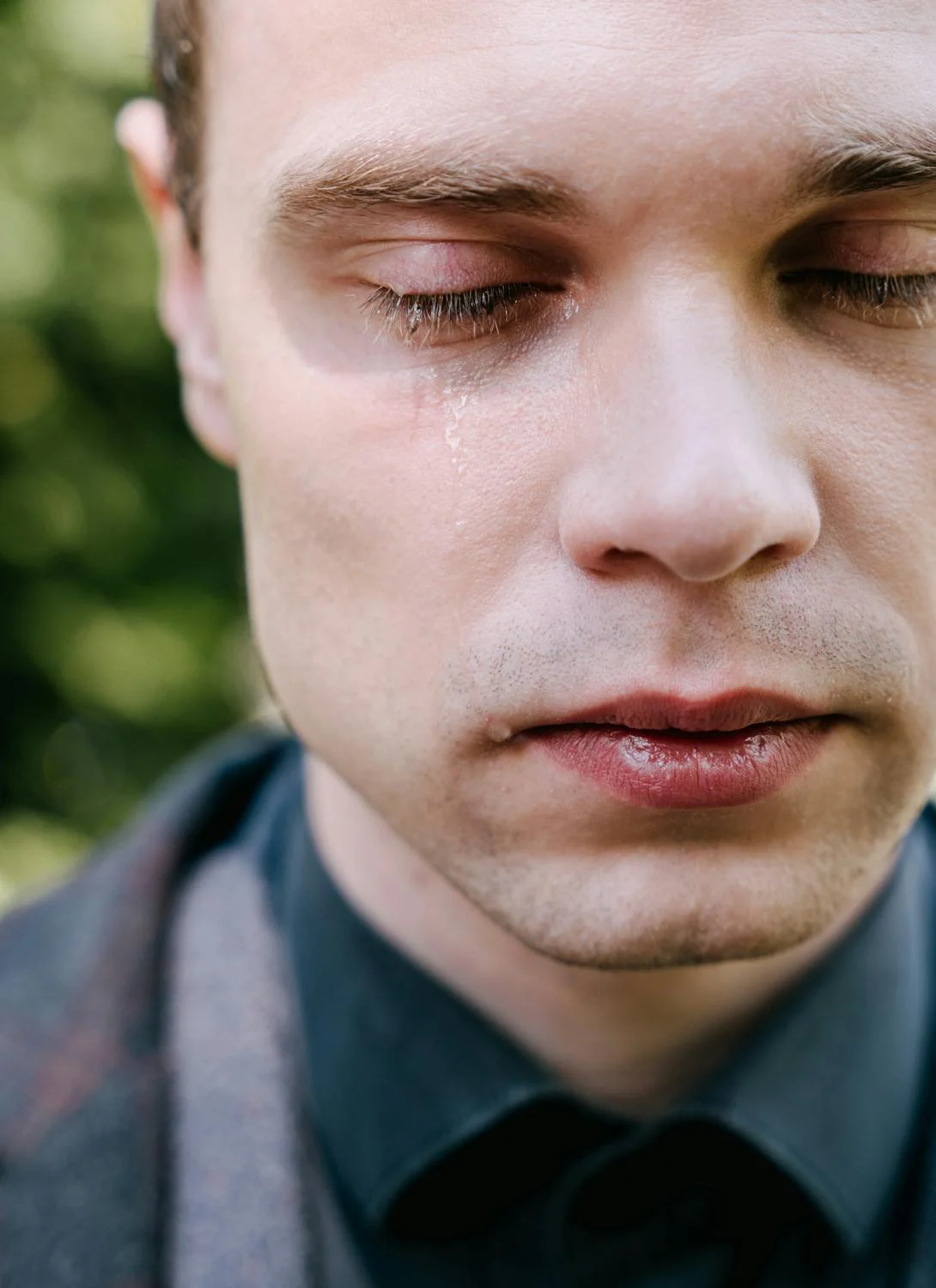 A crying man | Source: Pexels