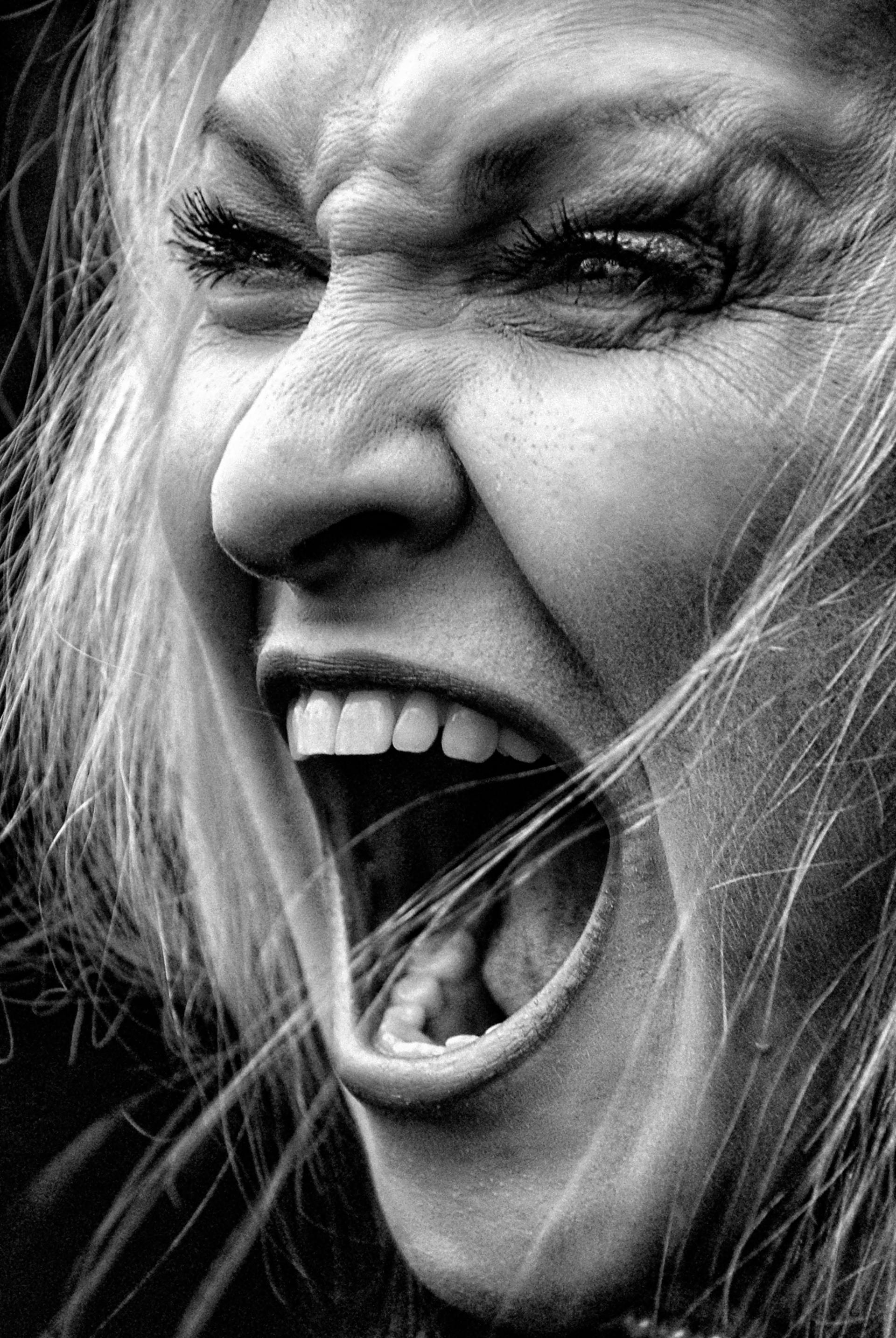 A woman shouting at someone | Source: Pexels