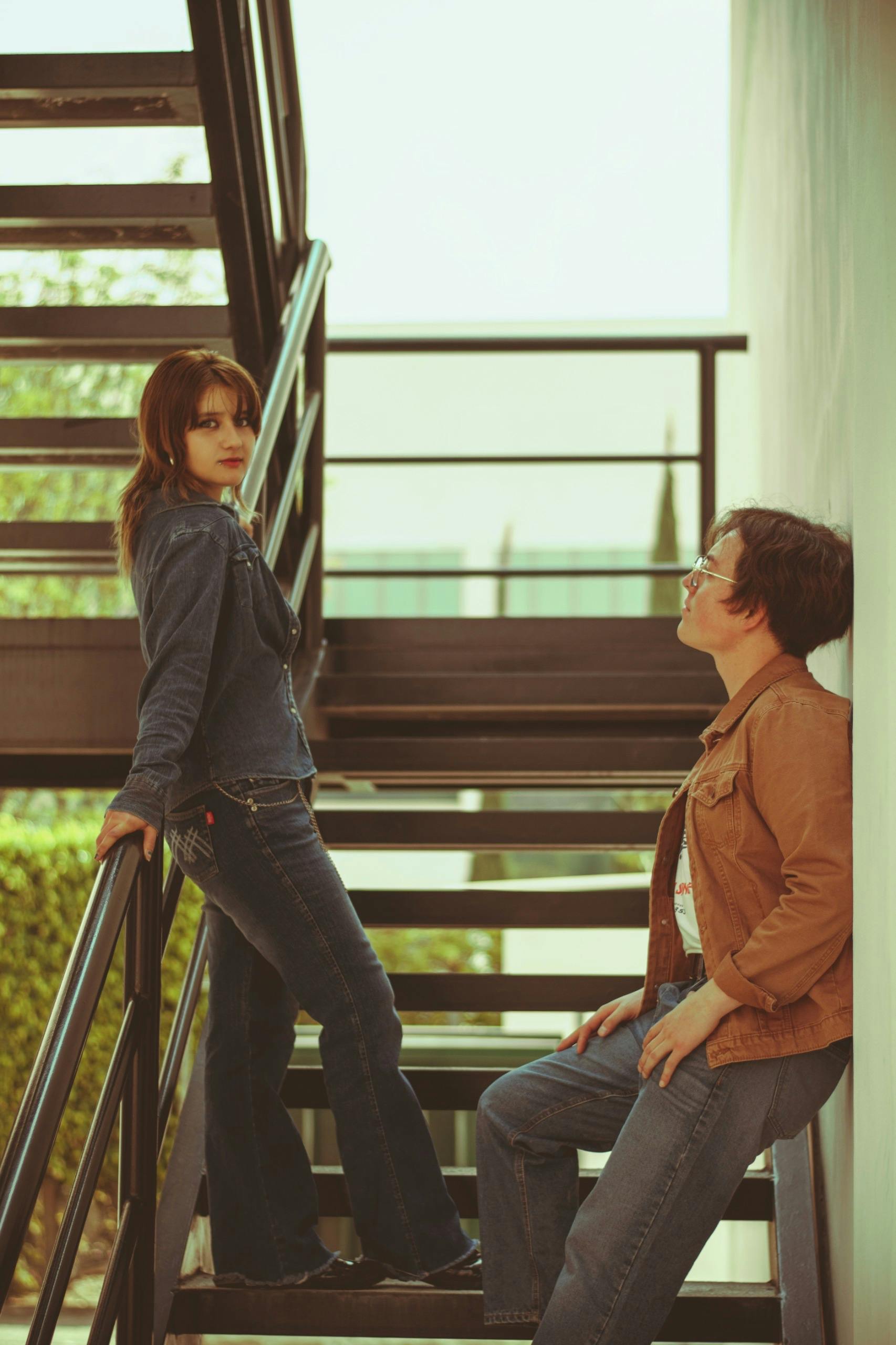 A man and a woman standing on the staircase | Source: Pexels