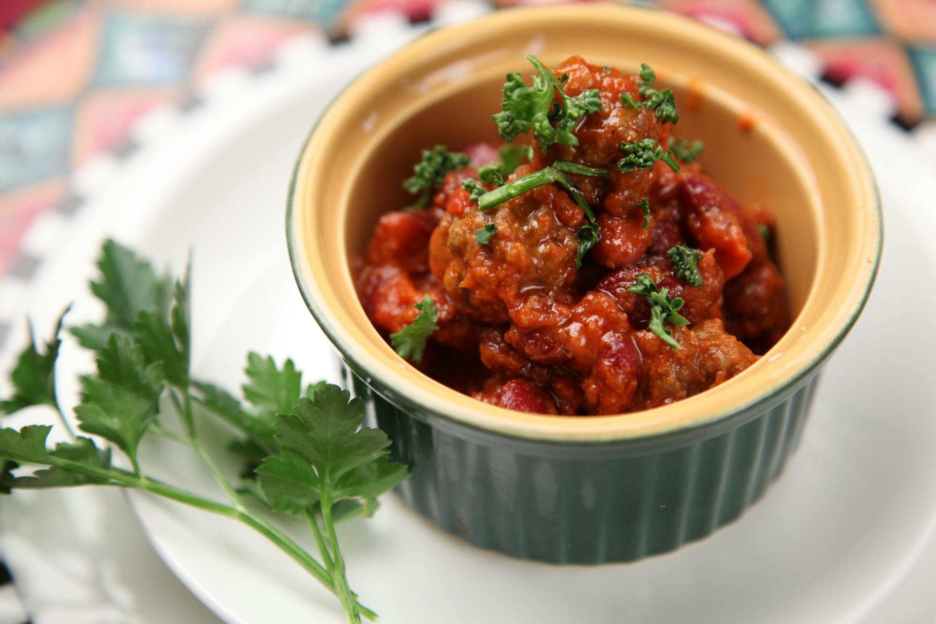 A bowl of food on a table | Source: Pexels