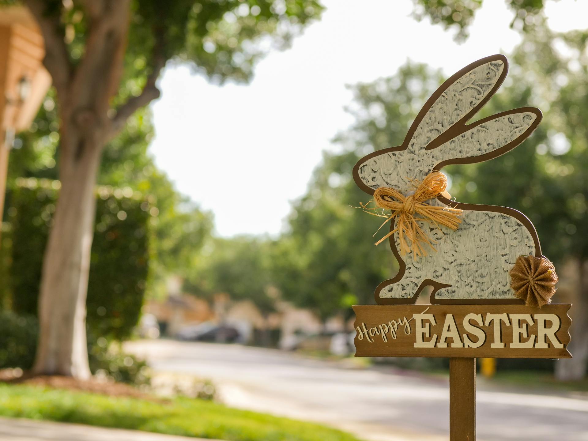 A "Happy Easter" sign | Source: Pexels