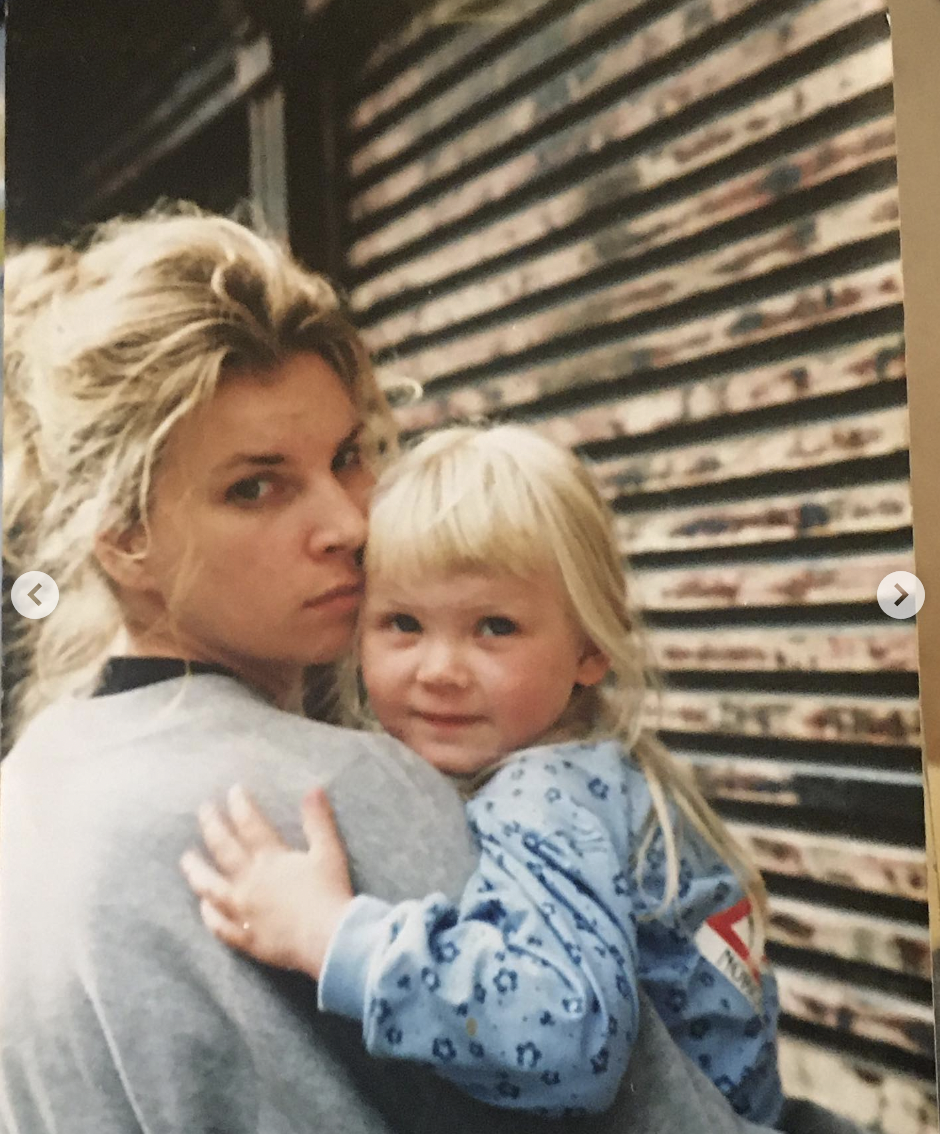 Ella Loudon with her mother. | Source: Instagram/ellaloudon