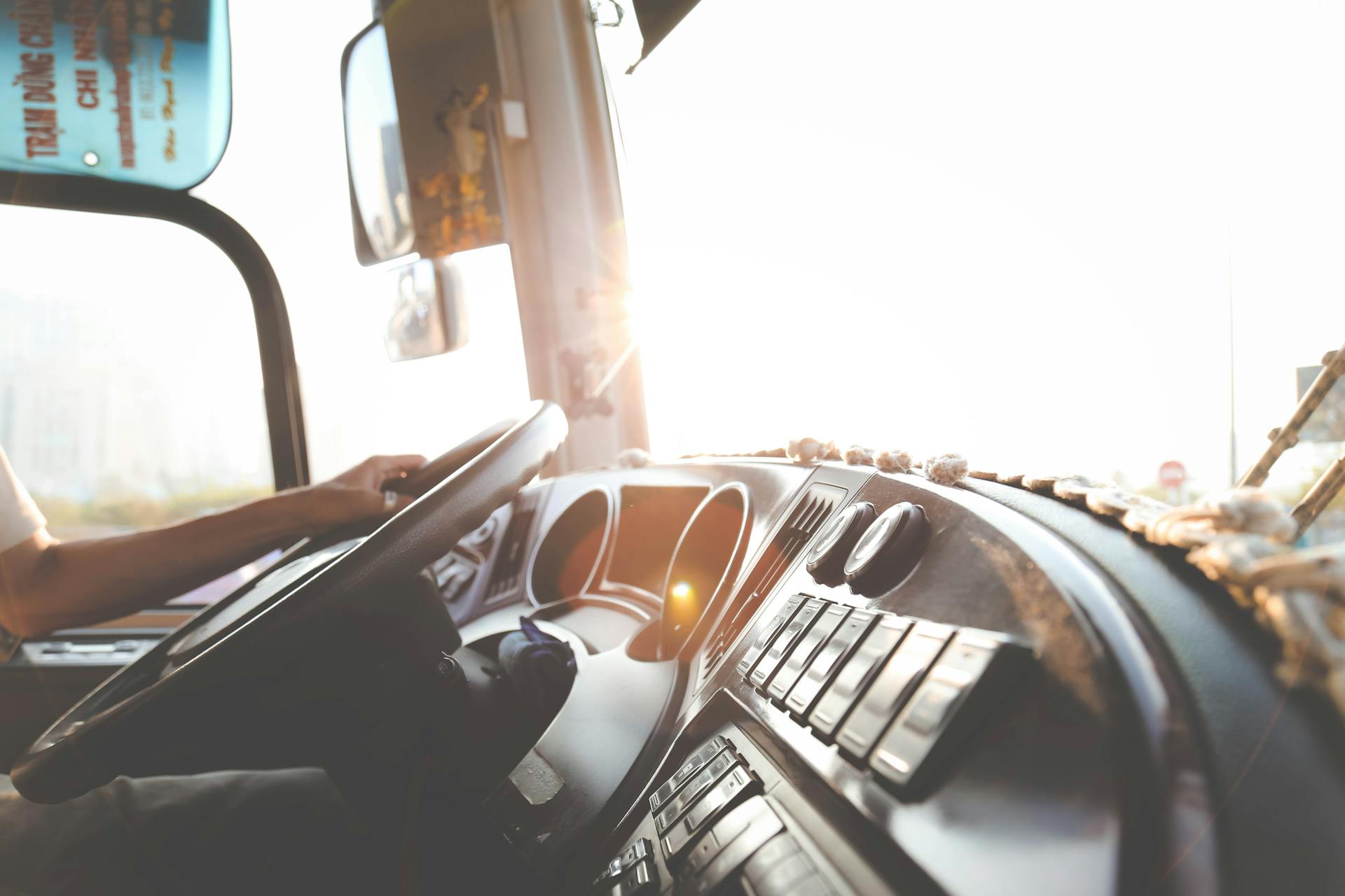 A person driving a bus | Source: Pexels