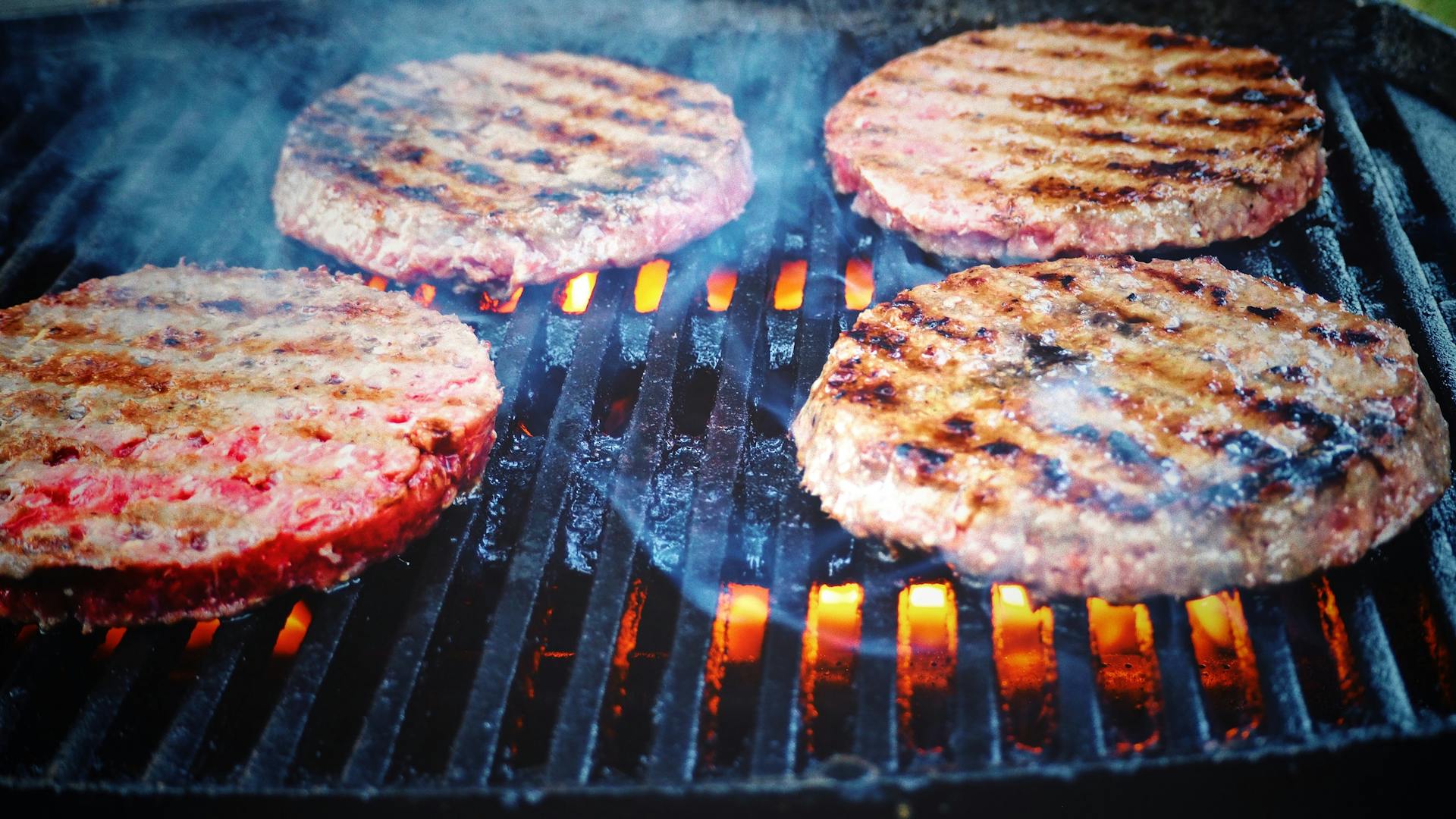 Patties on a grill | Source: Pexels