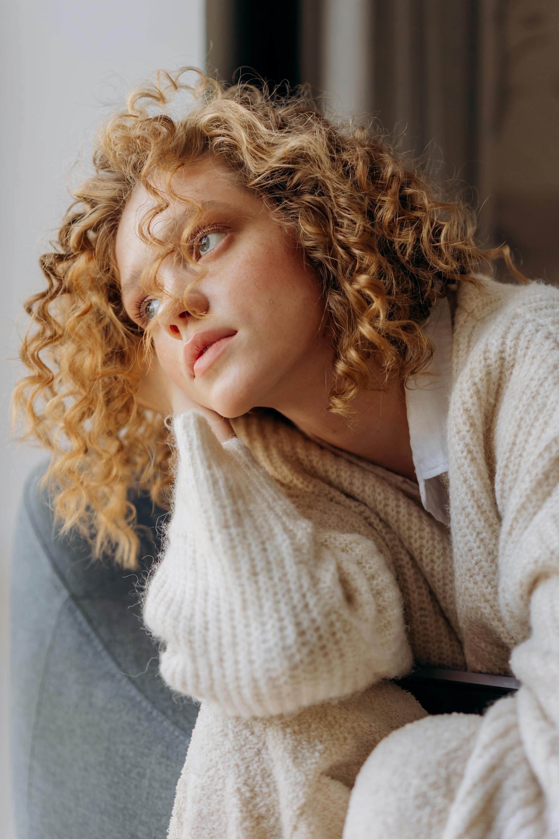 A thoughtful woman | Source: Pexels