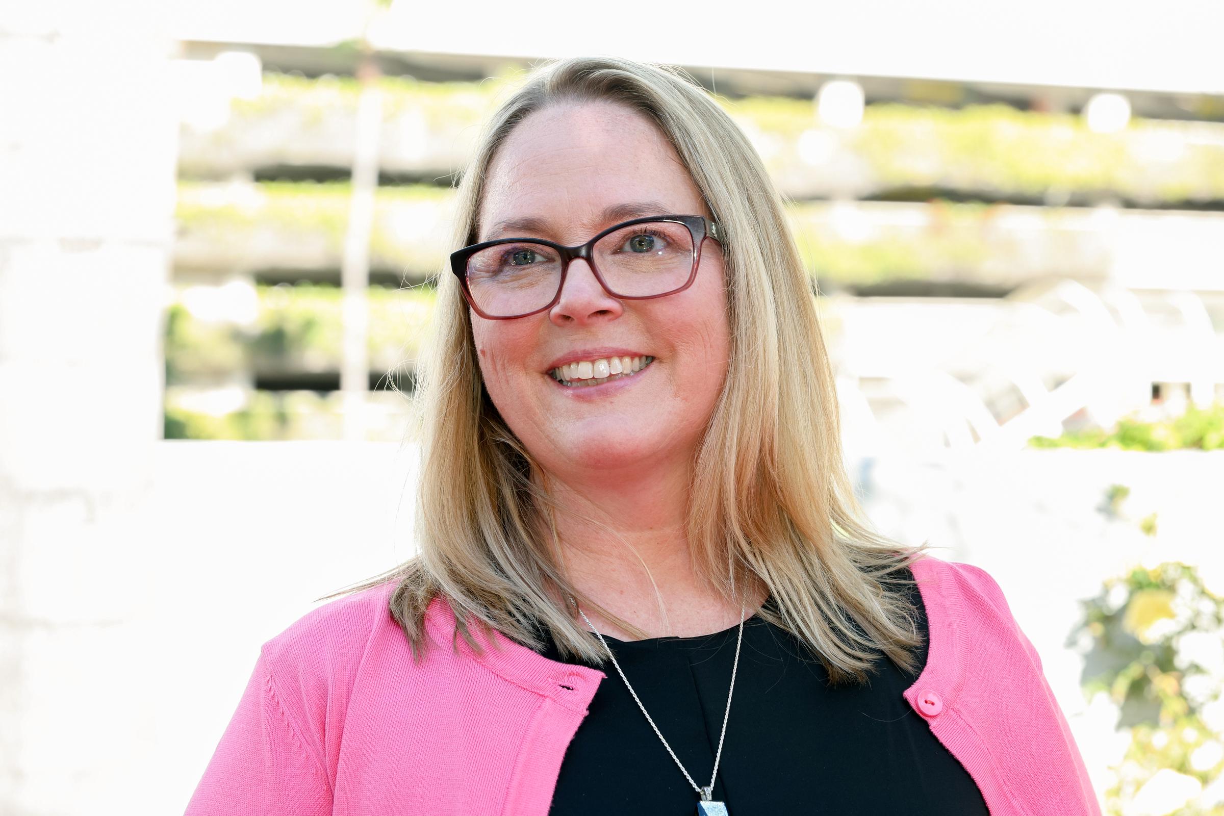 Henn's career was not a random choice. As a child, Henn had enjoyed lining up her dolls and pretending to teach them. The classroom career that followed "Aliens" had roots stretching back to her earliest years. | Source: Getty Images
