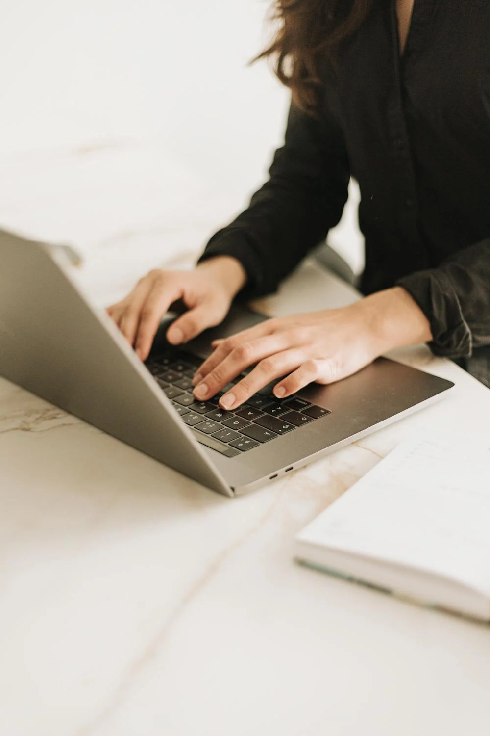 A woman typing on her laptop | Source: Pexels