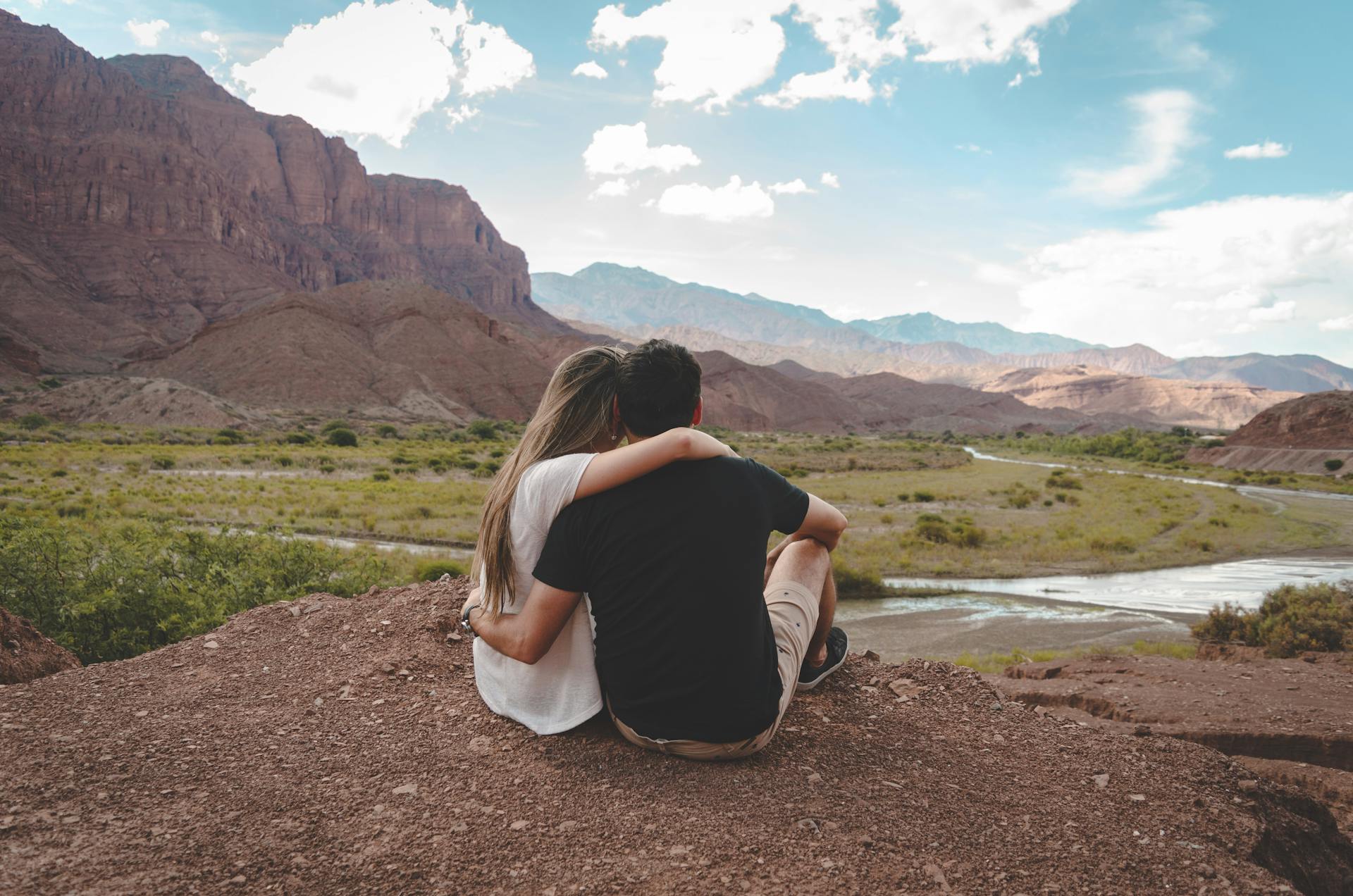 A back-view of a couple seated outdoors in a scenic location | Source: Pexels