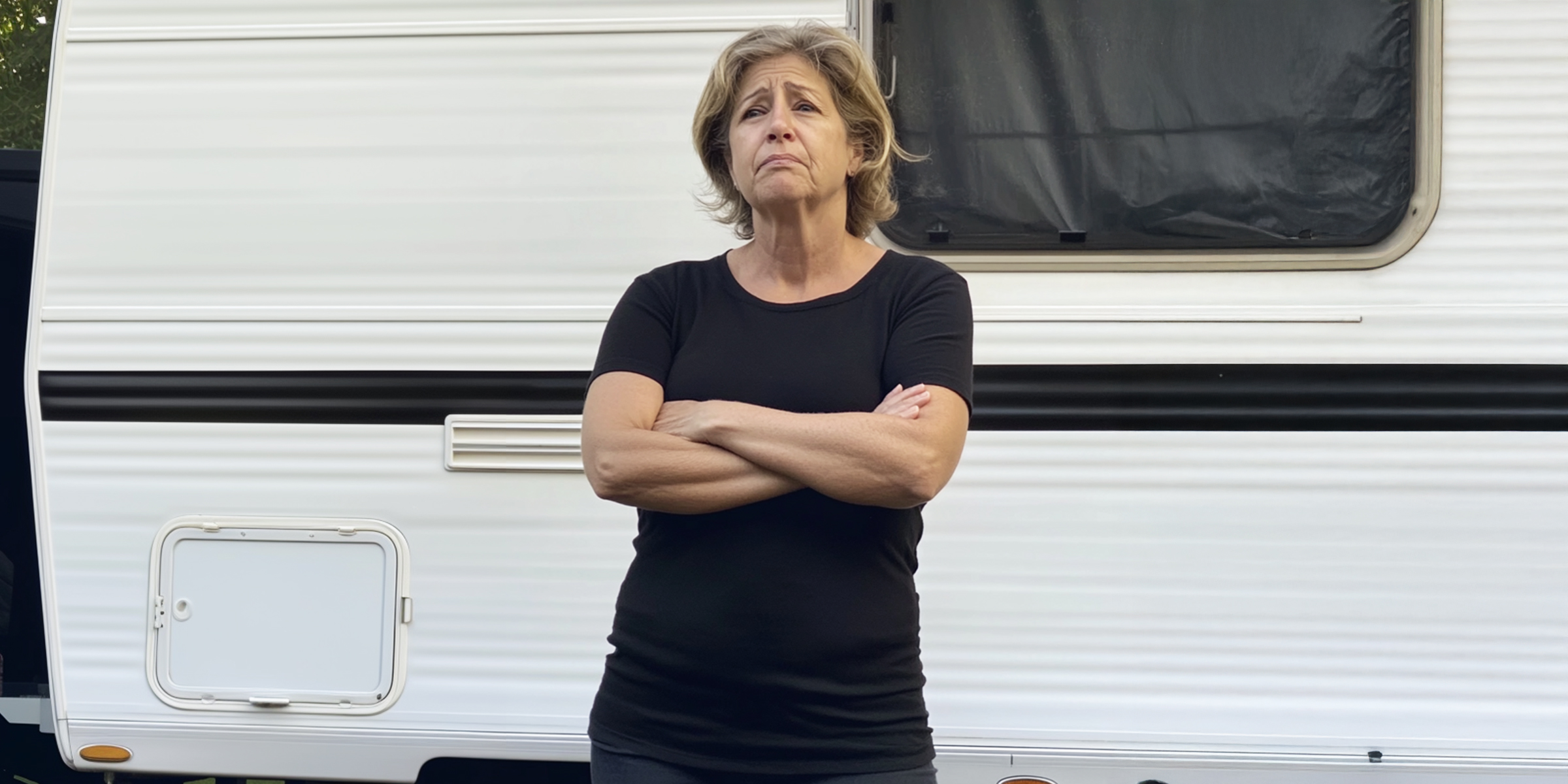 An upset woman standing with her arms folded | Source: Amomama