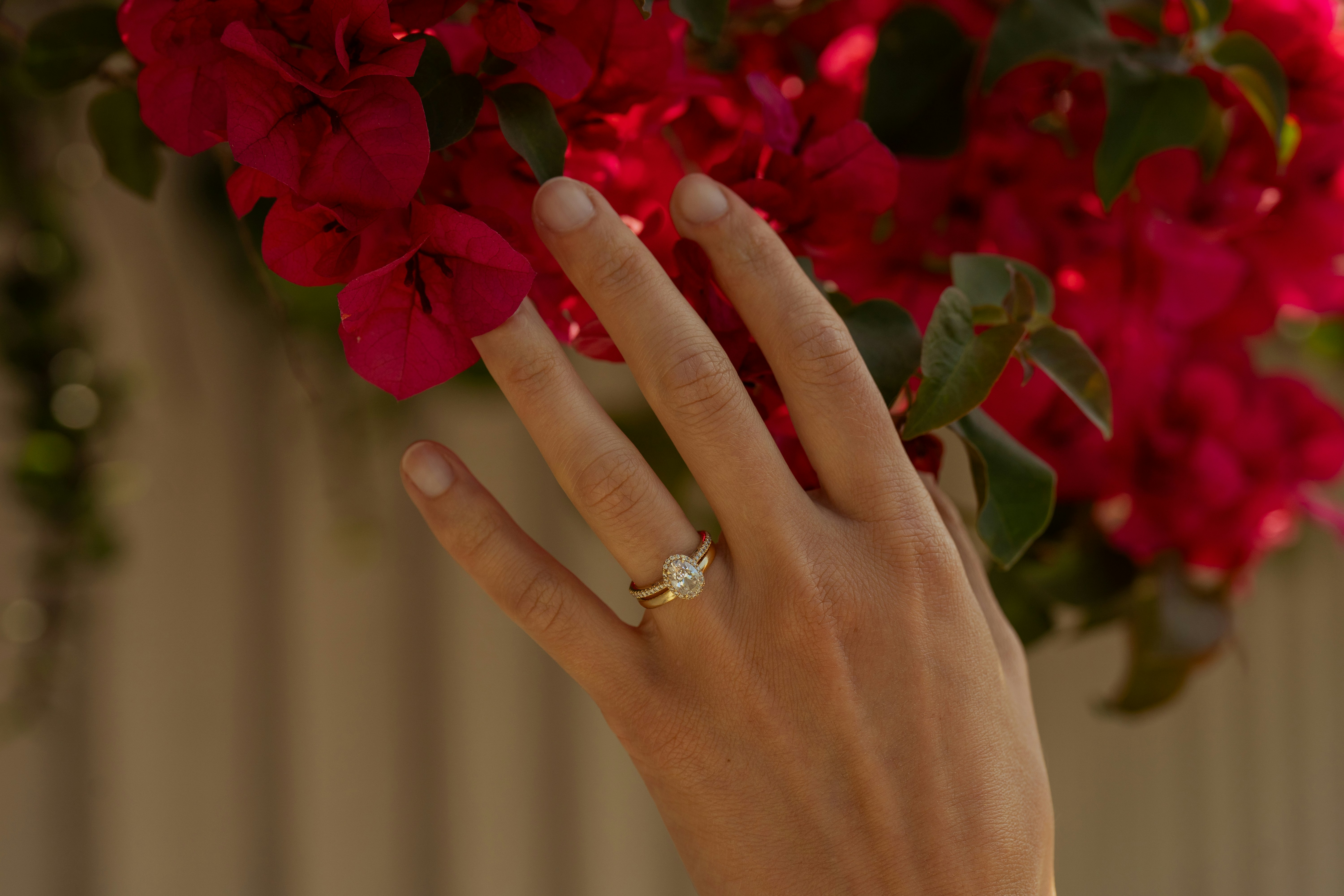 A wedding ring on woman's finger | Source: Unsplash