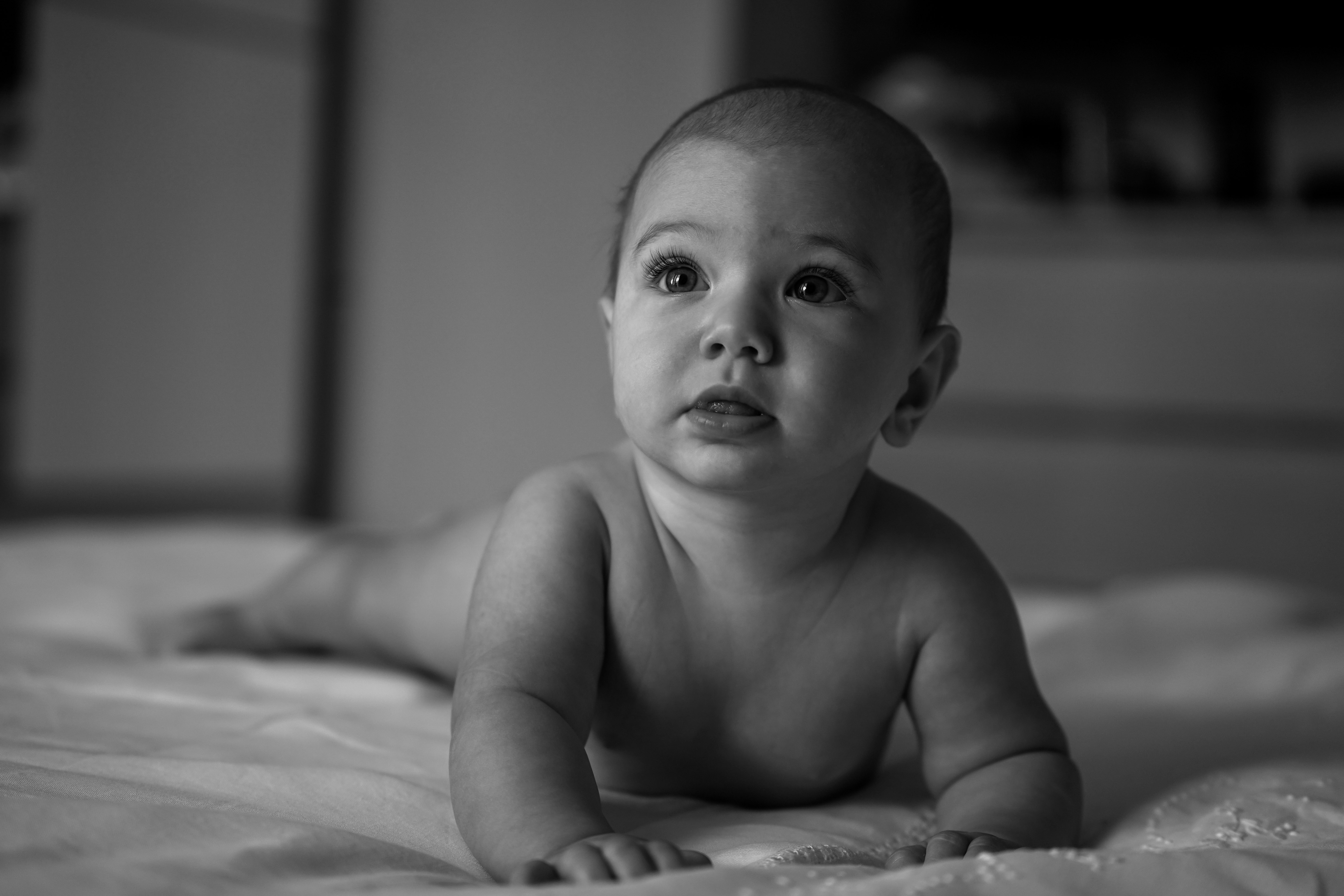 Baby laying on bed | Source: Pexels