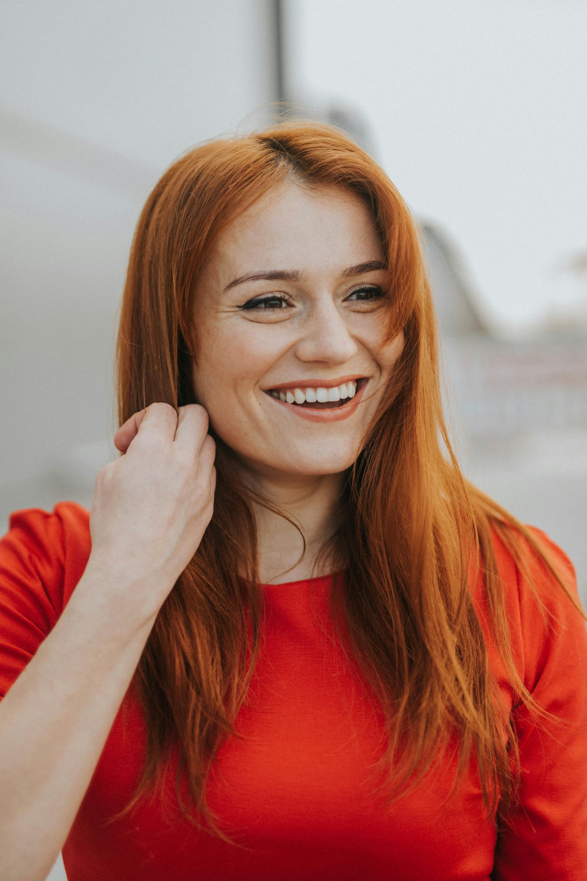 A woman laughing | Source: Pexels