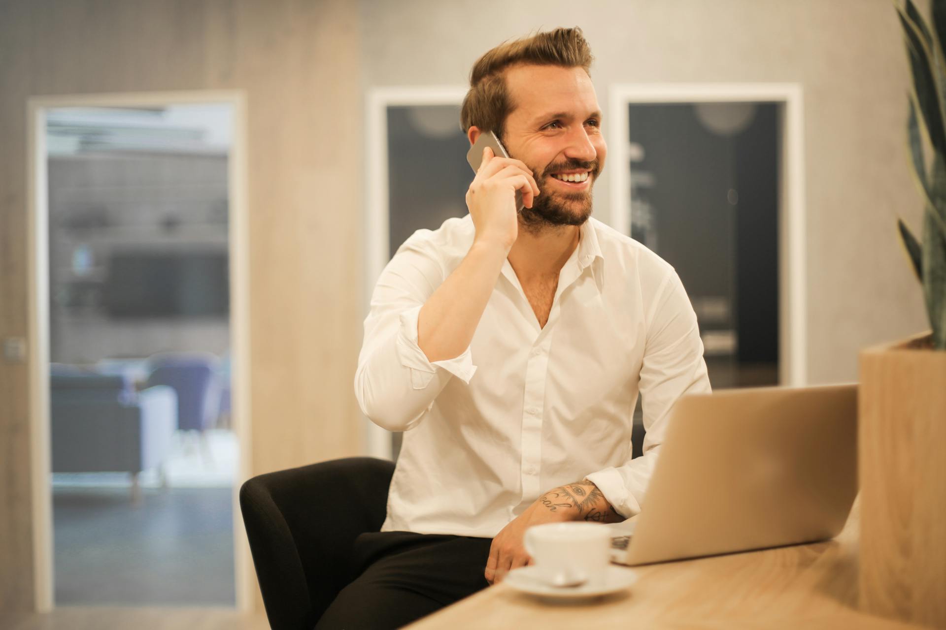 A man talking on the phone | Source: Pexels