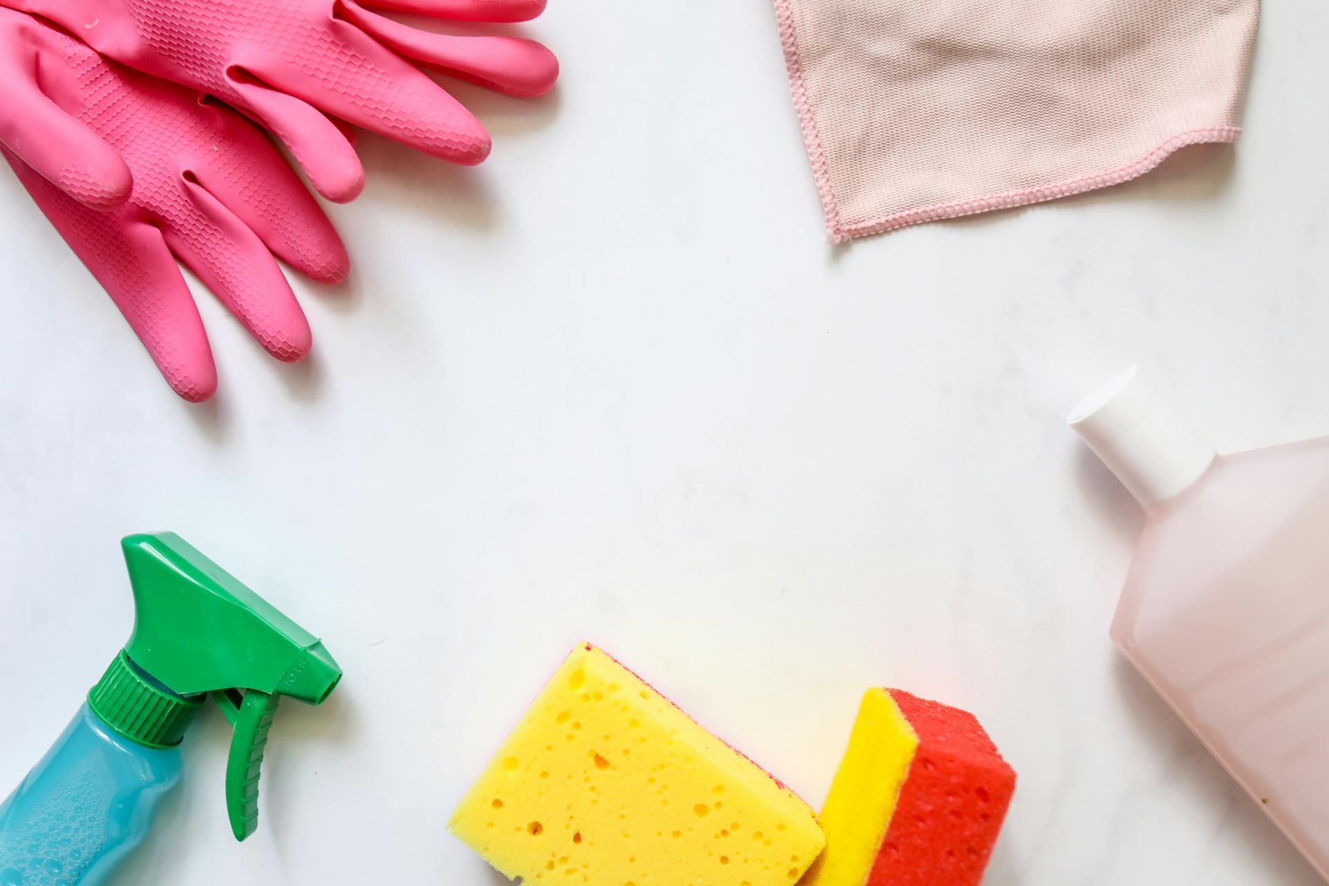 A variety of cleaning supplies | Source: Pexels