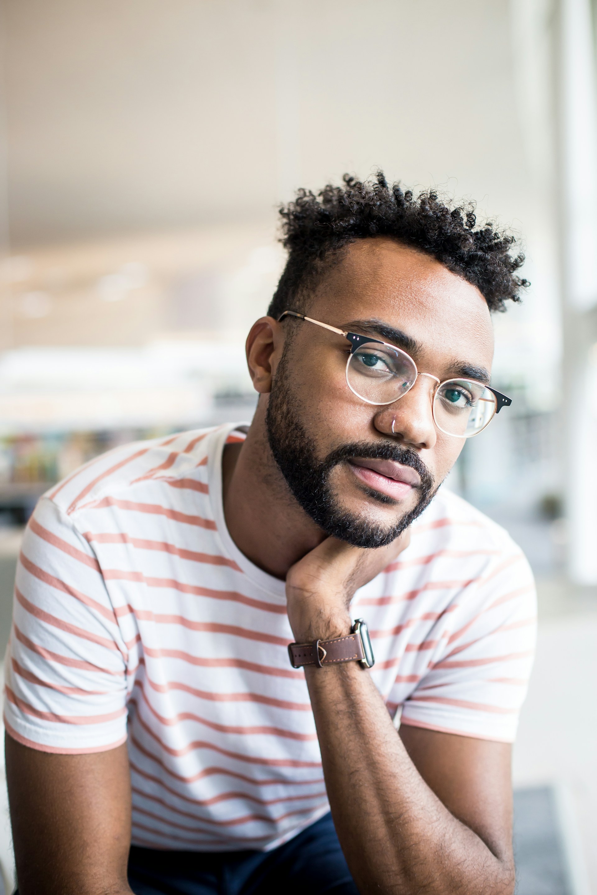 A man watching someone thoughtfully | Source: Unsplash