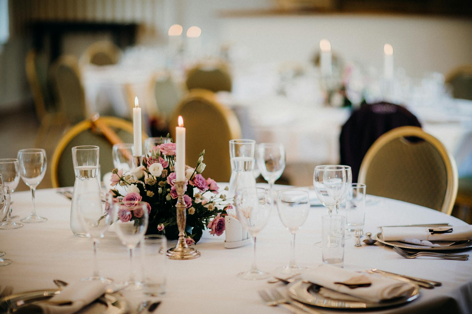 Table in a wedding hall | Source: Pexels