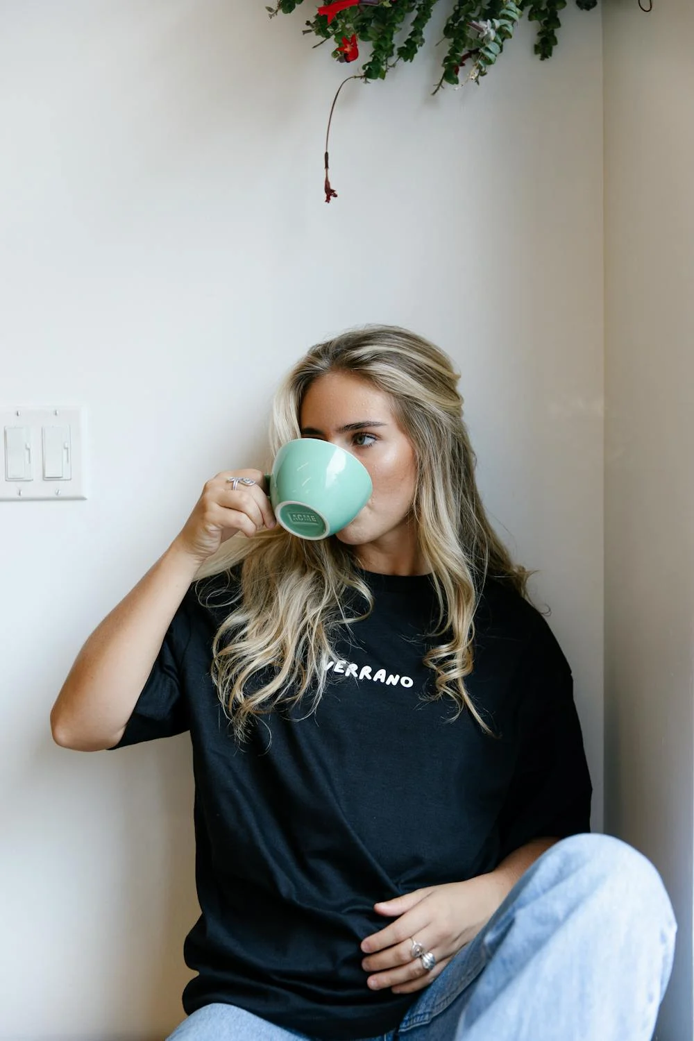 A confident woman drinking her coffee | Source: Pexels