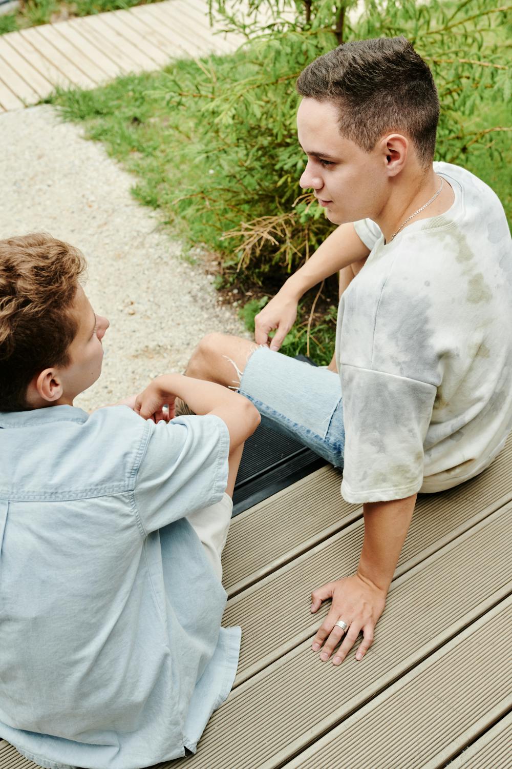 Teenage boys sitting on a porch | Source: Pexels