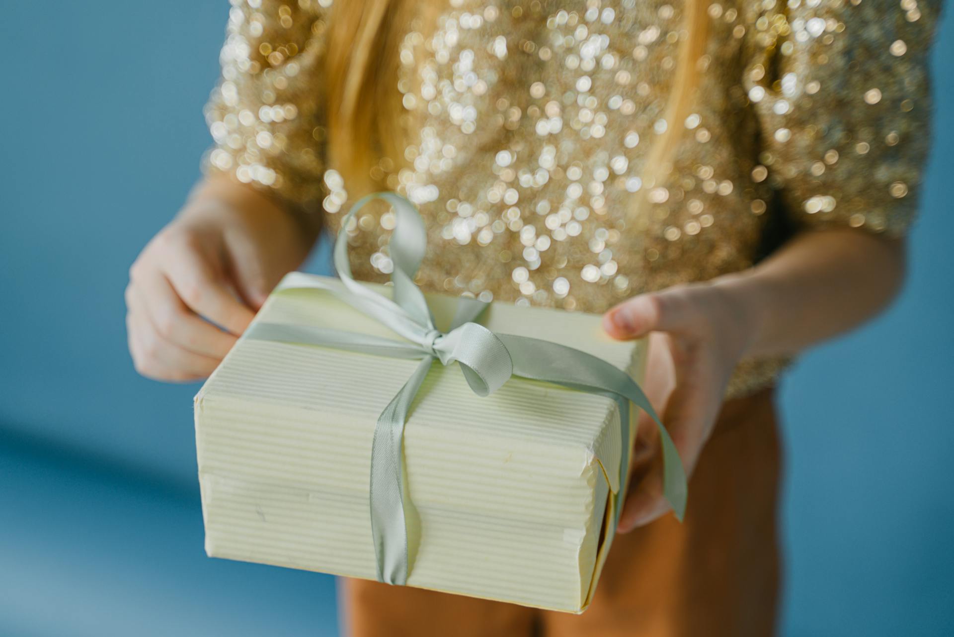 A close-up shot of a little girl holding a birthday gift | Source: Pexels