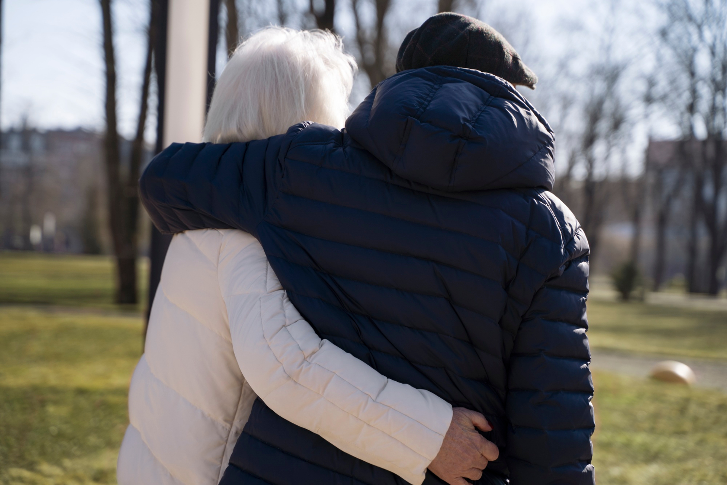 An elderly couple embracing each other | Source: Freepik