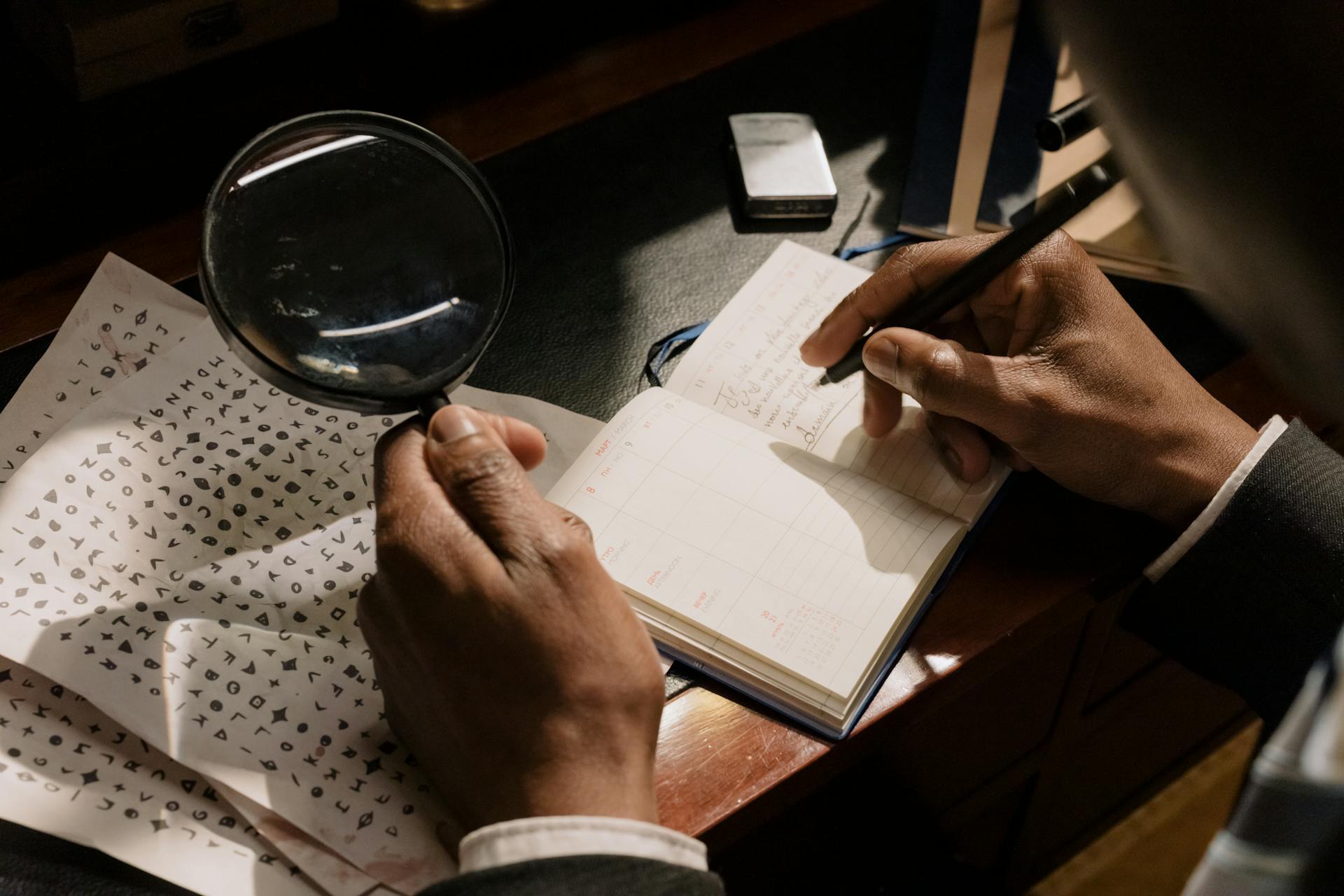 A man taking notes | Source: Pexels