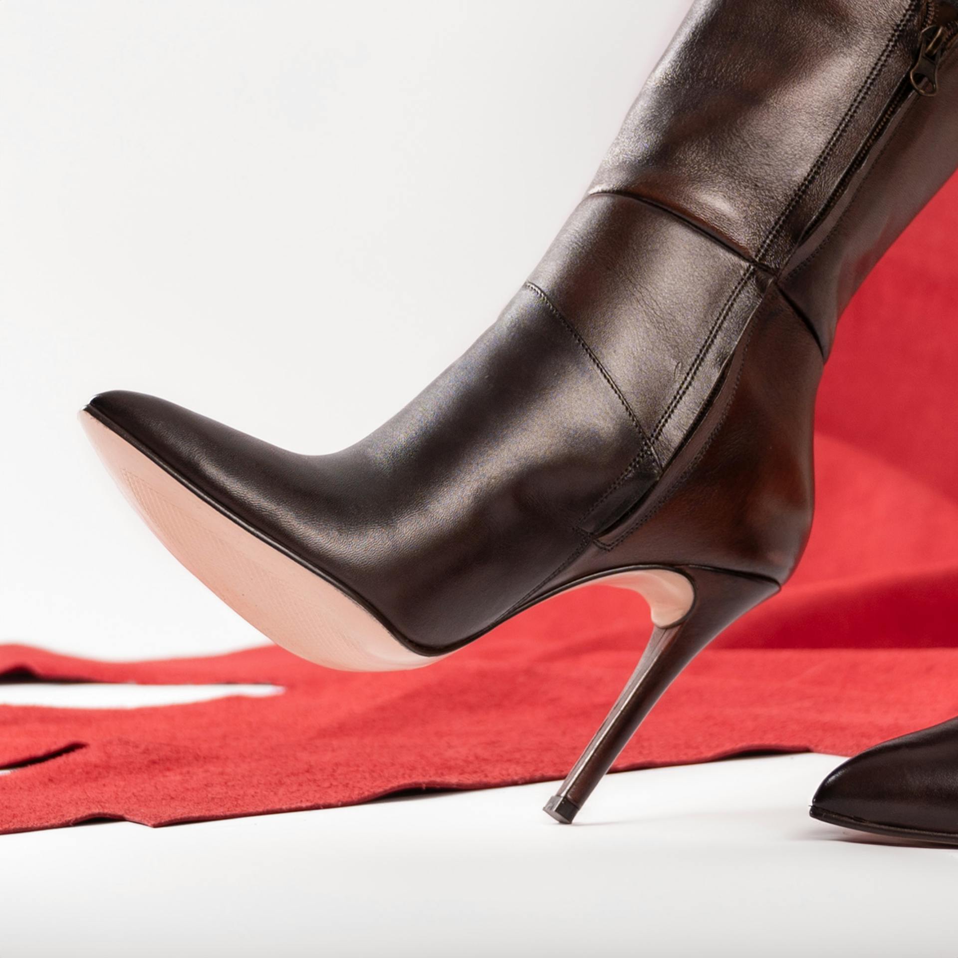 A foot in a high-heeled boot | Source: Pexels