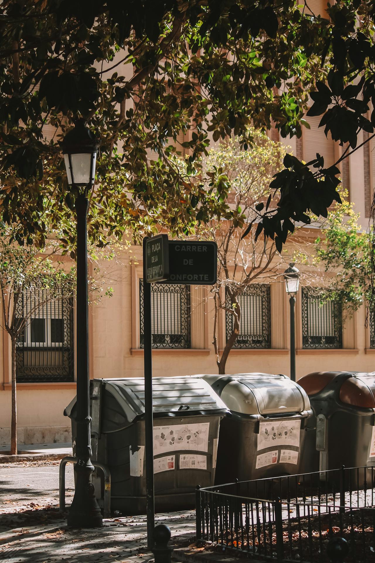 Dumpsters on the street | Source: Pexels