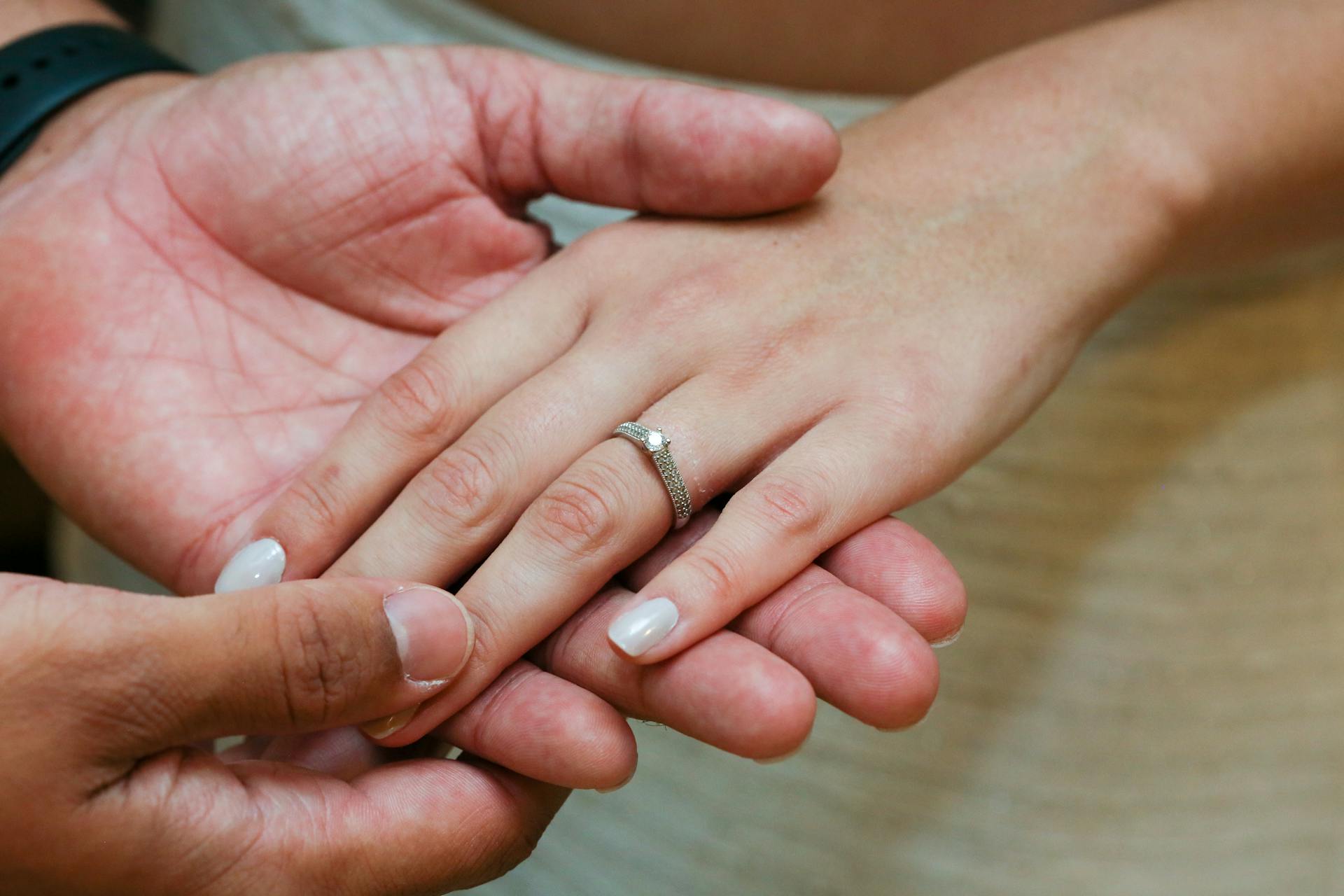 Close-up shot of a man holding a woman's hand | Source: Pexels