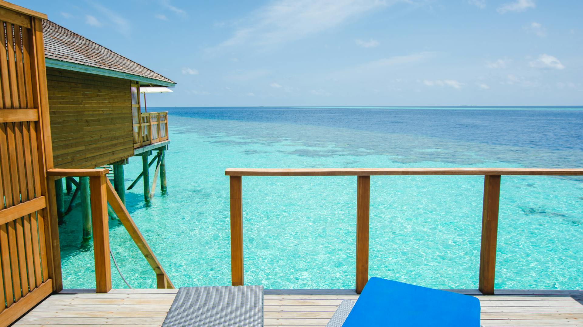 A close-up shot of a massive villa by the beach | Source: Pexels