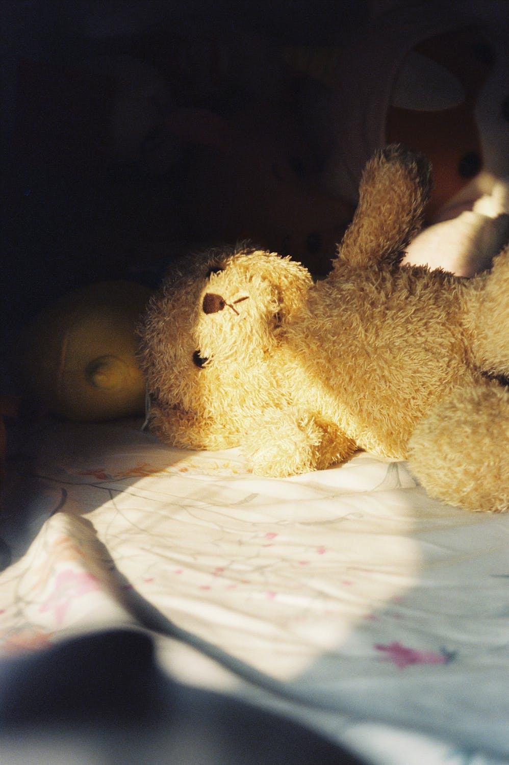 A stuffed animal on a bed | Source: Pexels