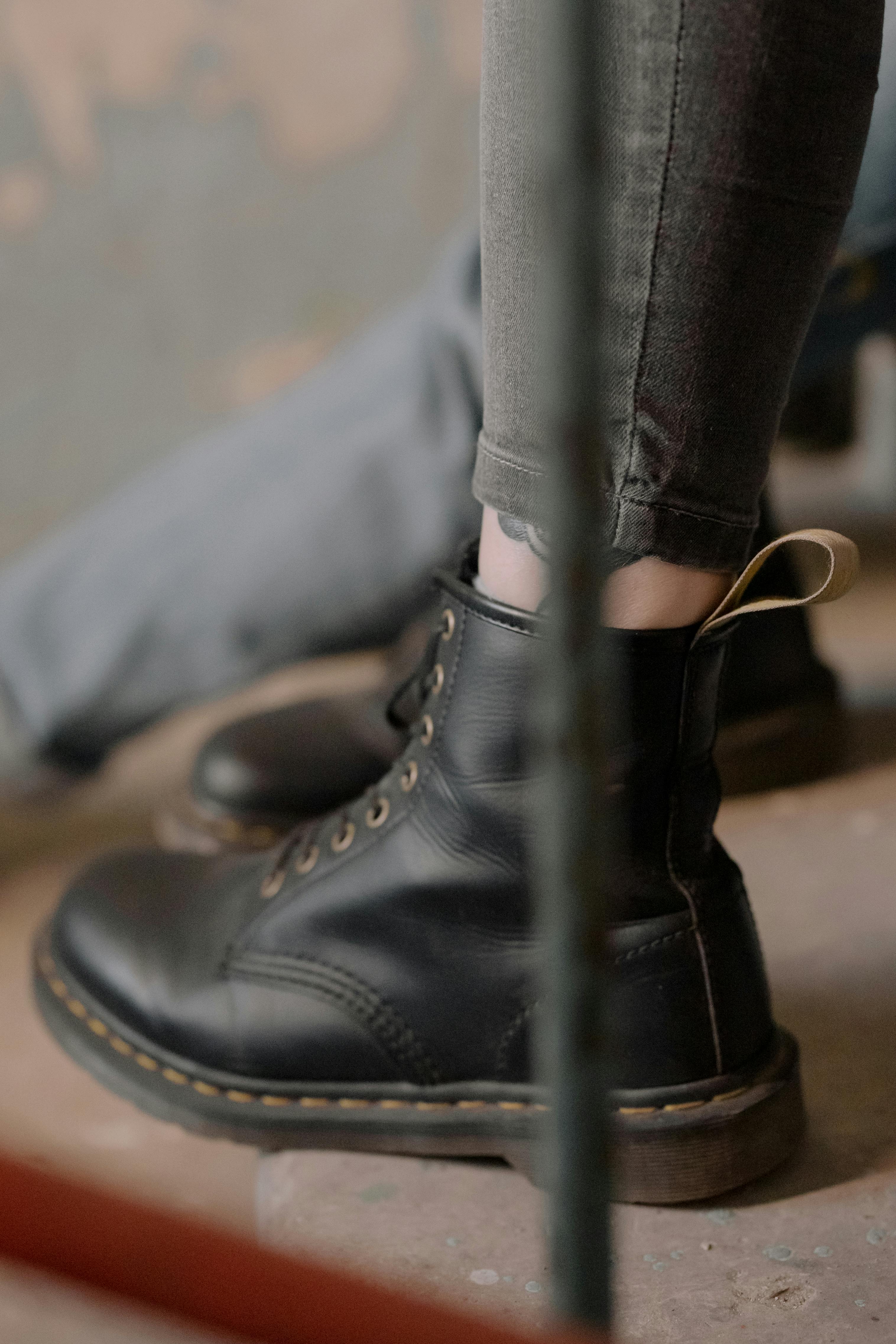 A girl wearing boots | Source: Pexels