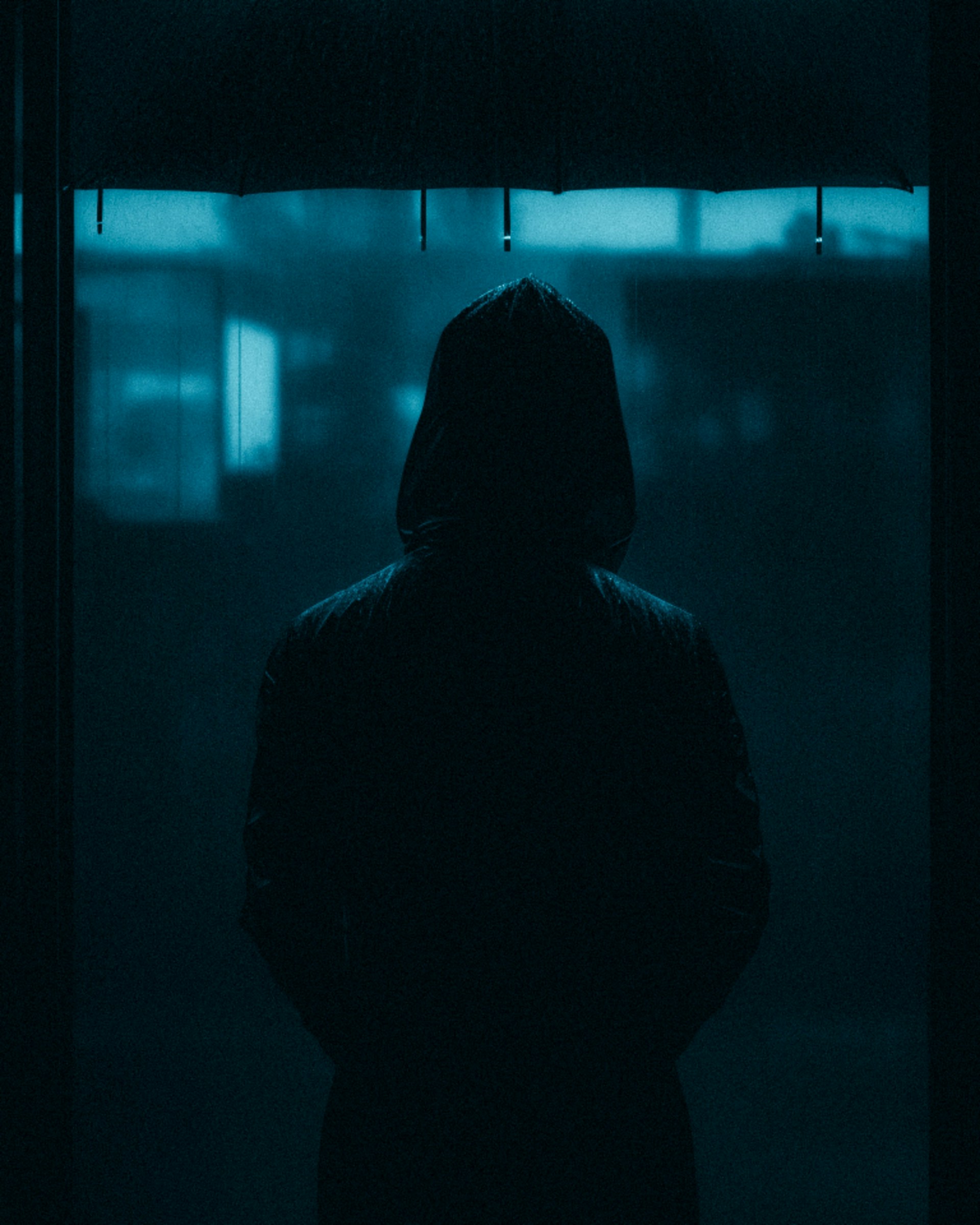 Silhouette of a man in a hoodie | Source: Unsplash