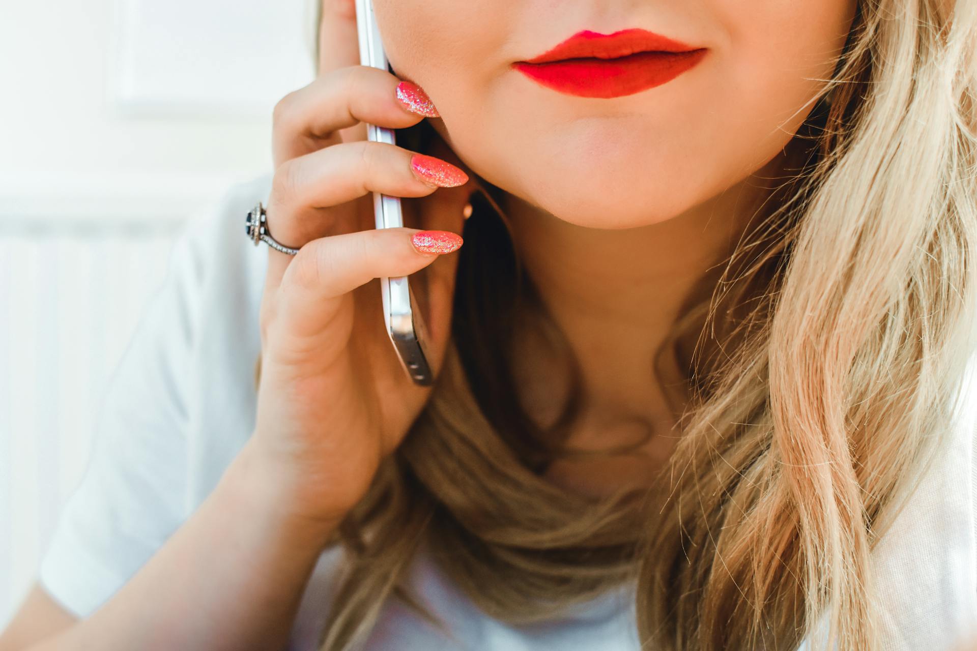 A smiling woman engaged on a phonecall | Source: Pexels