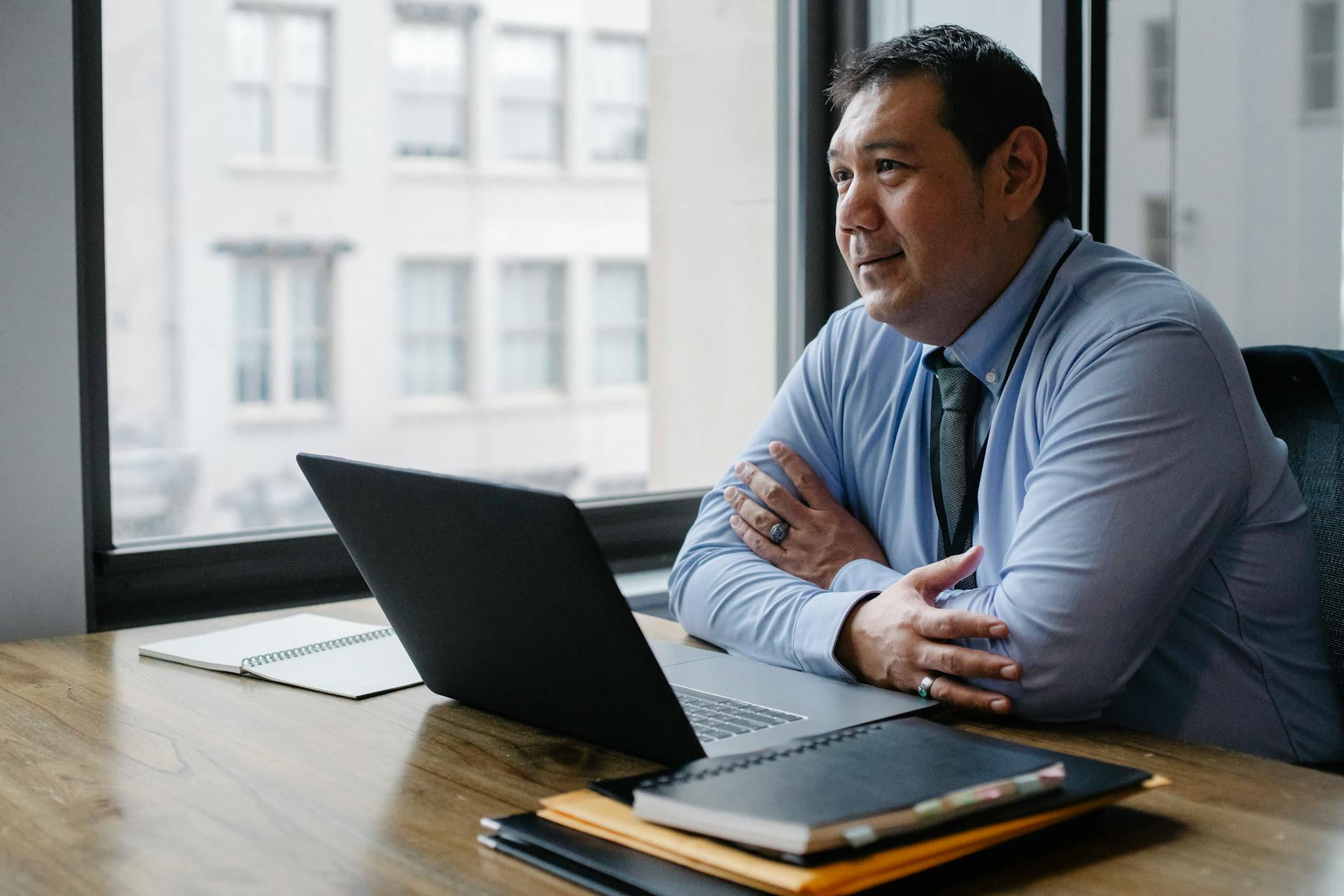 A man sitting in his office | Source: Pexels